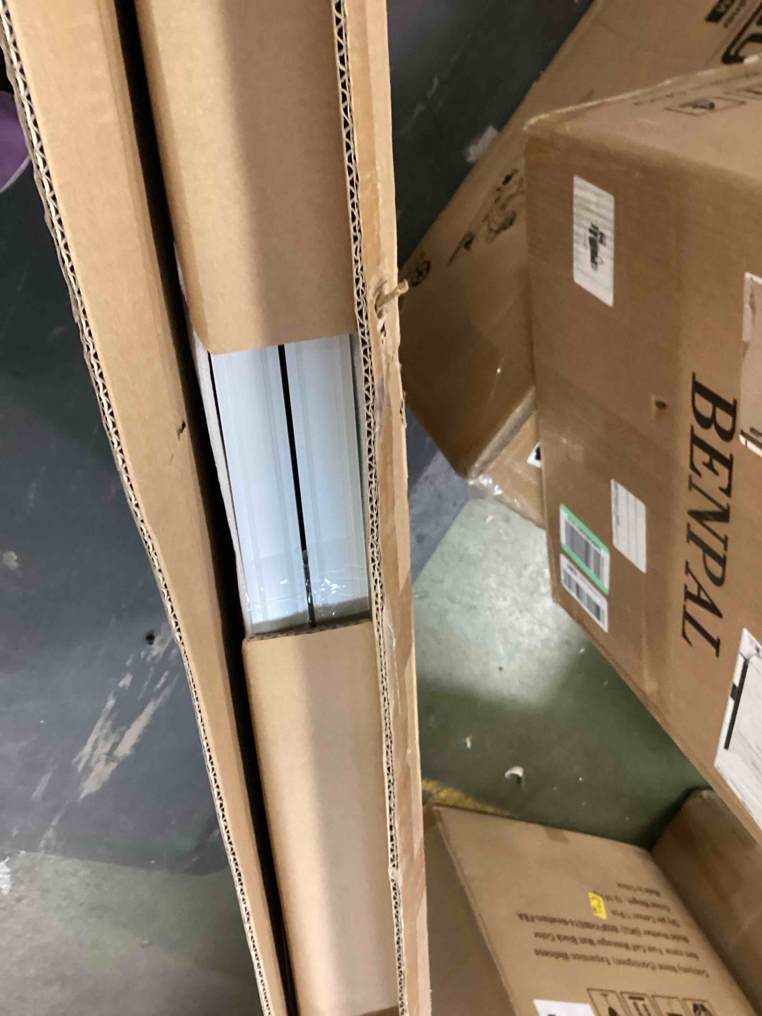 https://s3.amazonaws.com/lotting-images-prod/bidfta/YEL6087208_1709654510952.jpeg