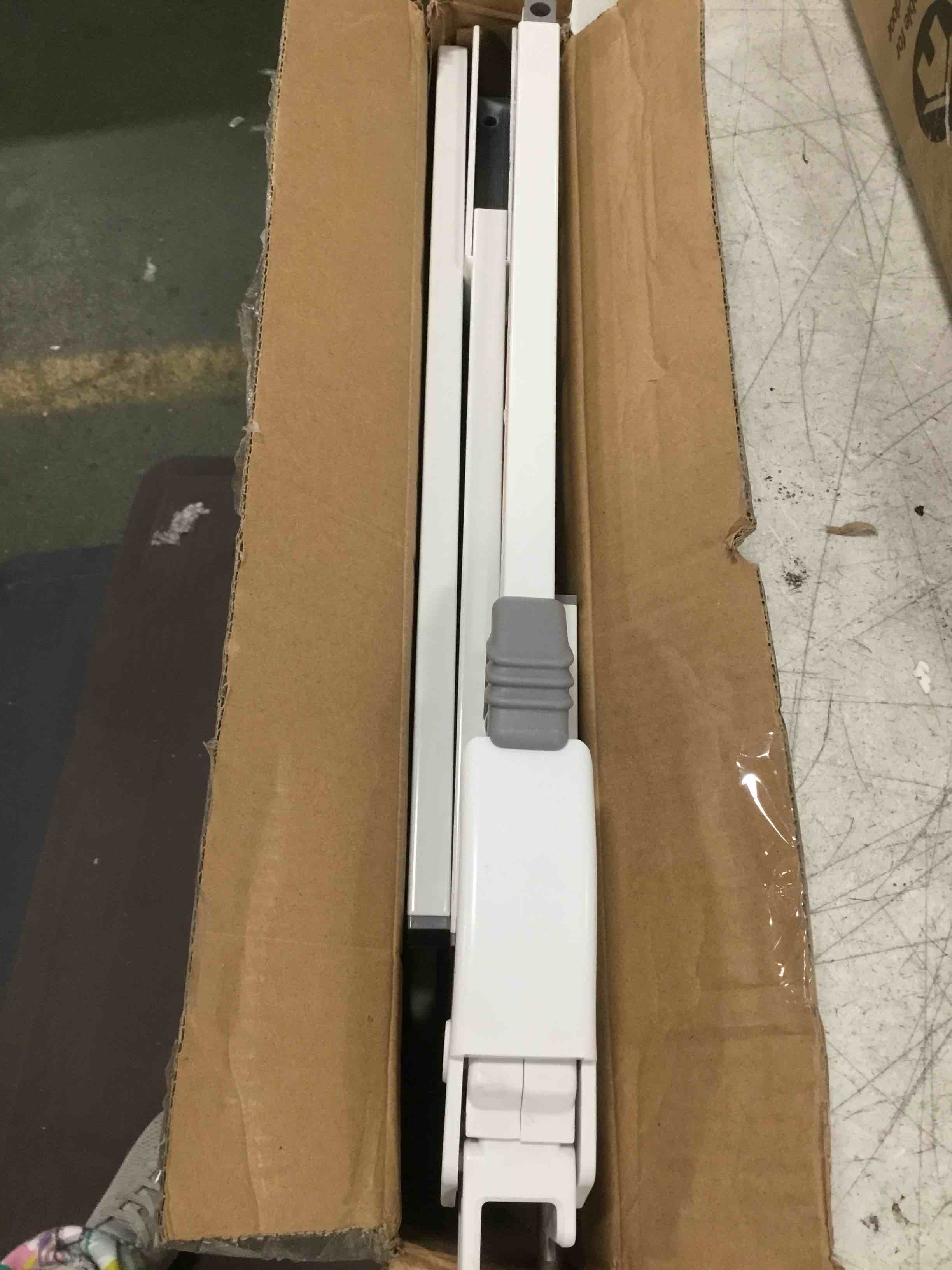 https://s3.amazonaws.com/lotting-images-prod/bidfta/YEL6087949_1709061310529.jpeg