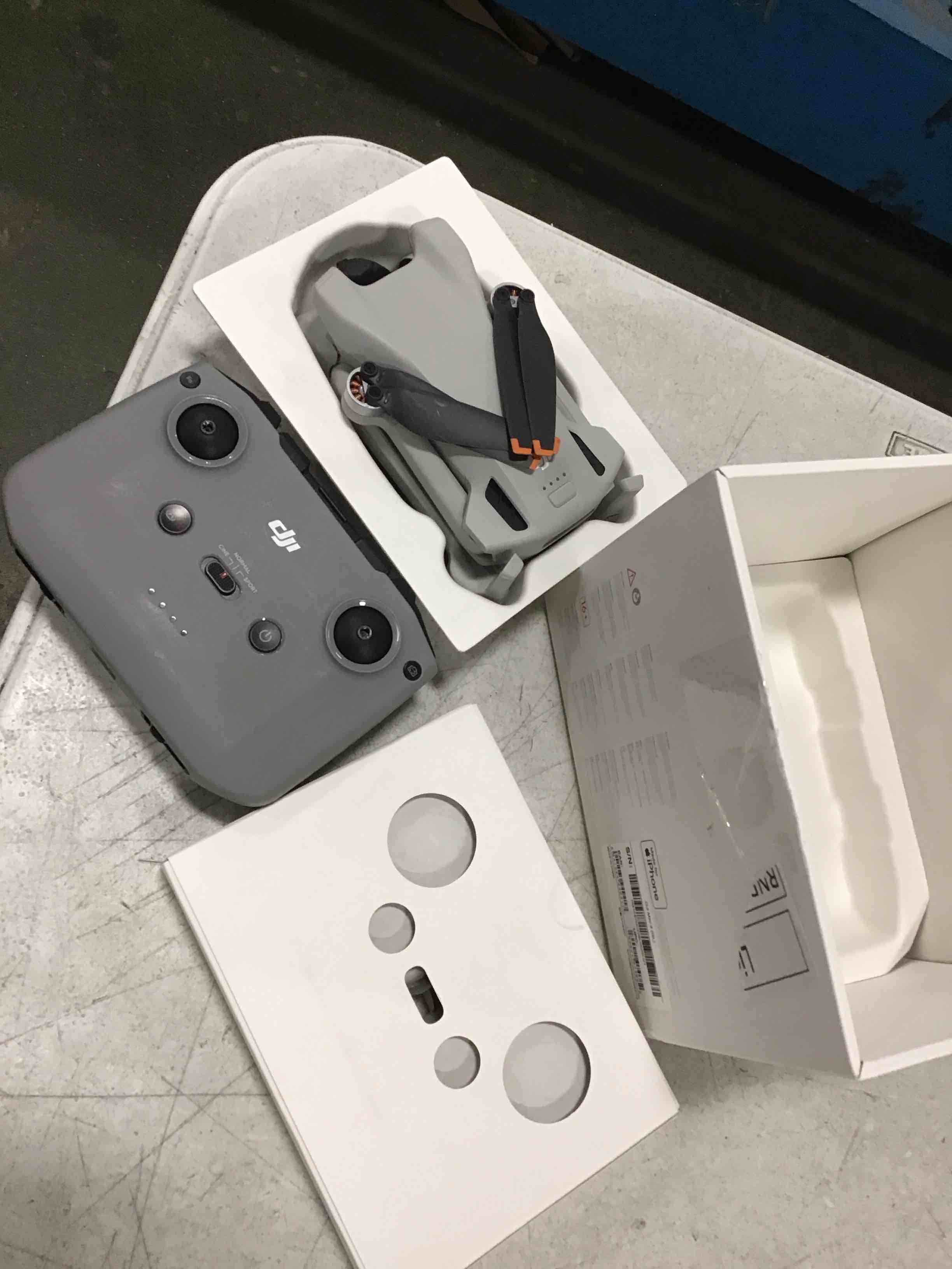 https://s3.amazonaws.com/lotting-images-prod/bidfta/YEL6088092_1709132171720.jpeg