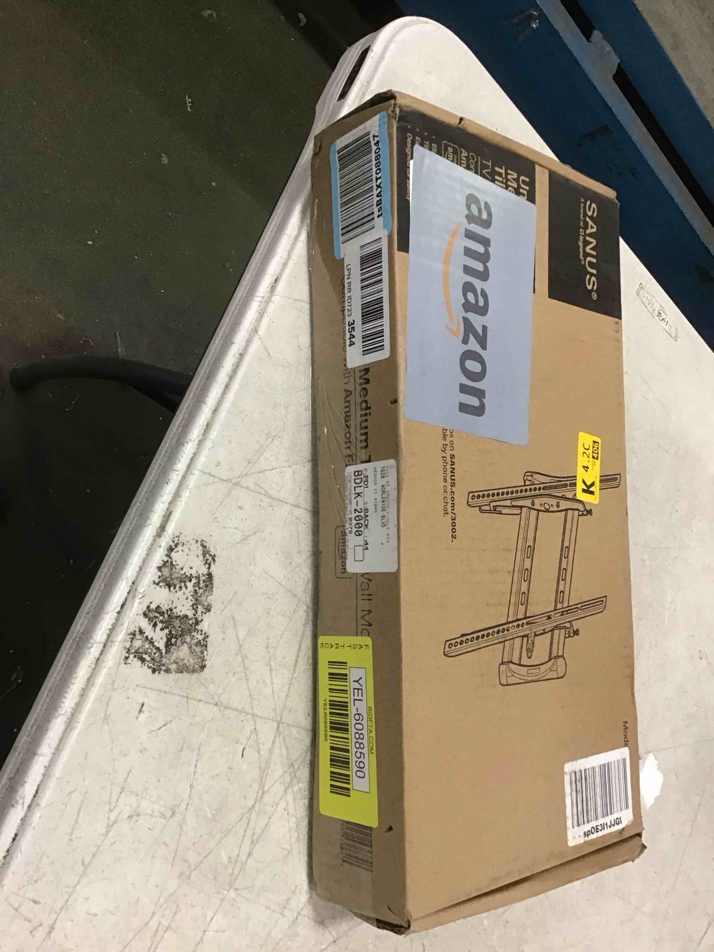 https://s3.amazonaws.com/lotting-images-prod/bidfta/YEL6088590_1709321678049.jpeg
