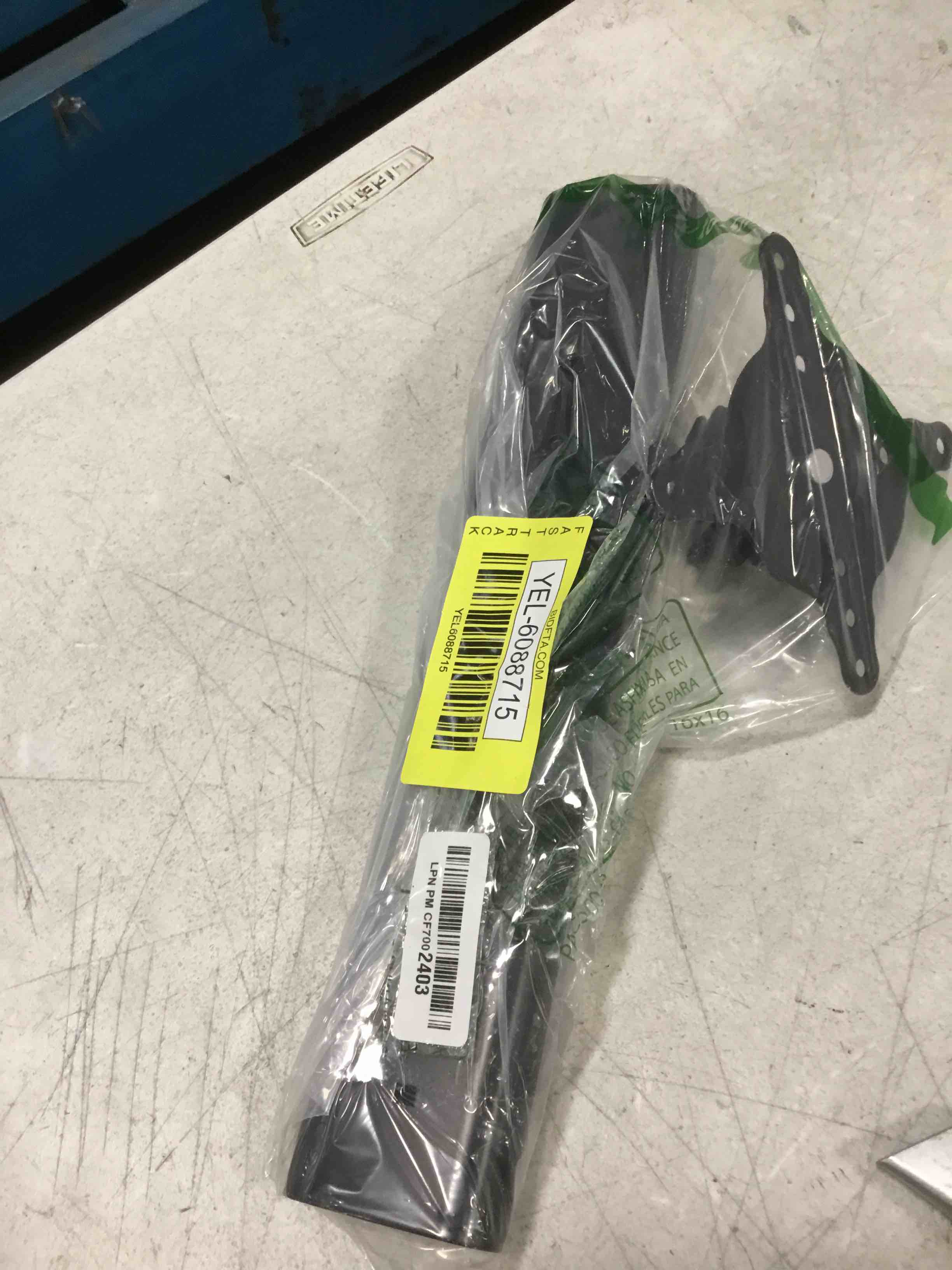 https://s3.amazonaws.com/lotting-images-prod/bidfta/YEL6088715_1709390043994.jpeg