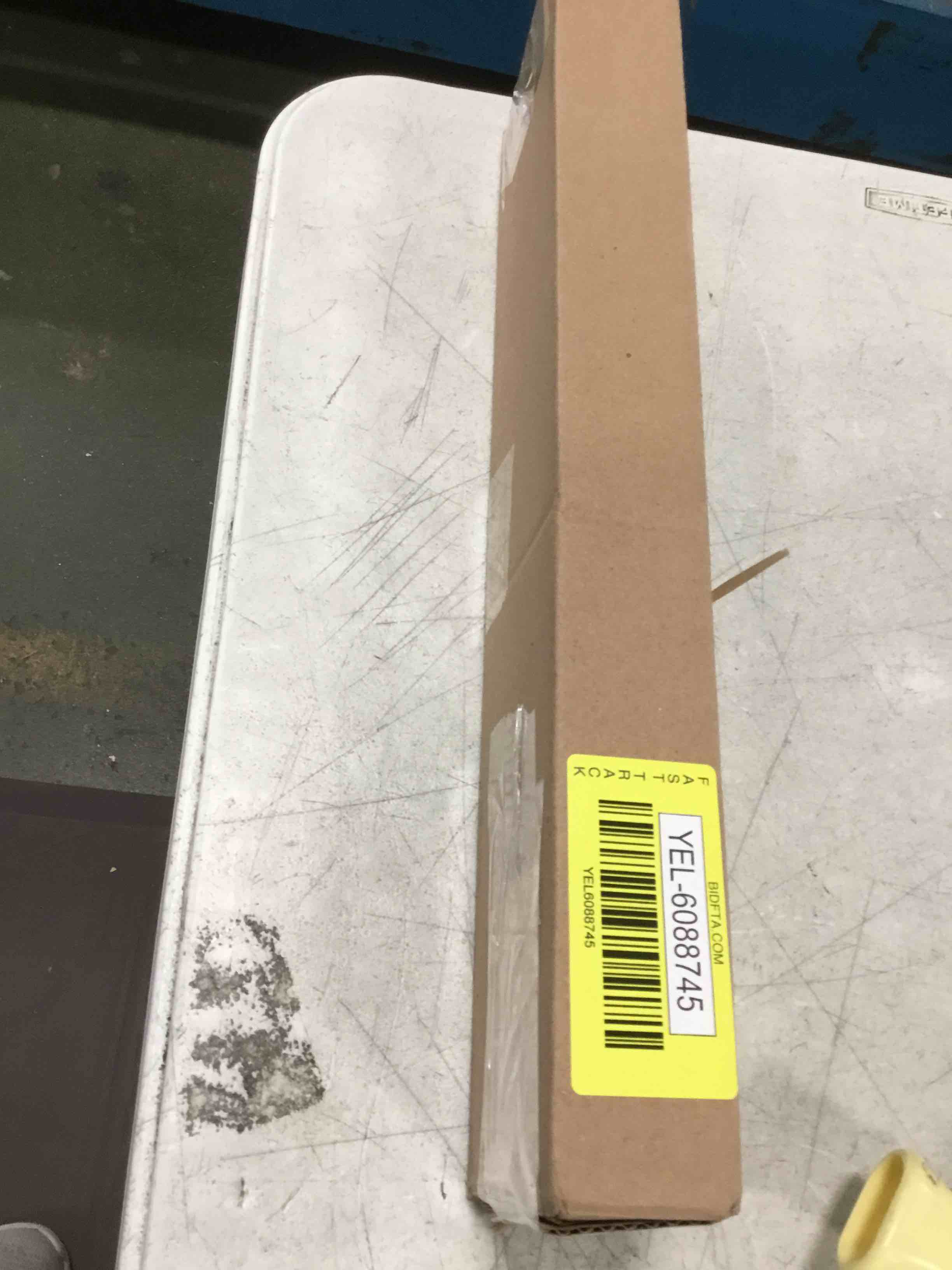 https://s3.amazonaws.com/lotting-images-prod/bidfta/YEL6088745_1709394465241.jpeg