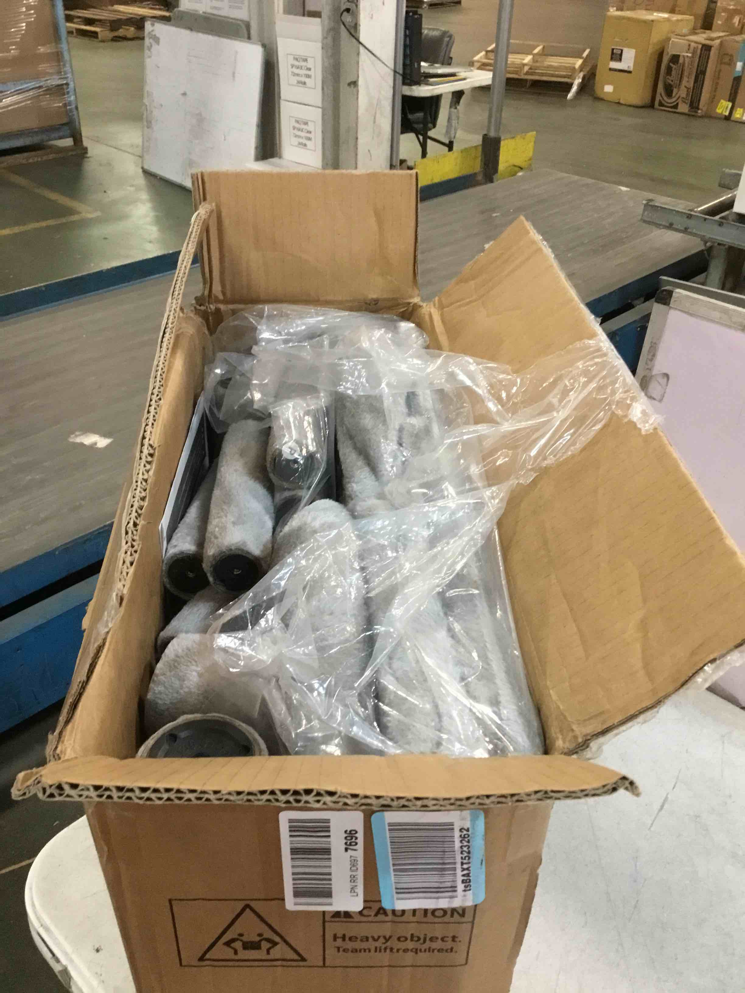 https://s3.amazonaws.com/lotting-images-prod/bidfta/YEL6090129_1708894368547.jpeg