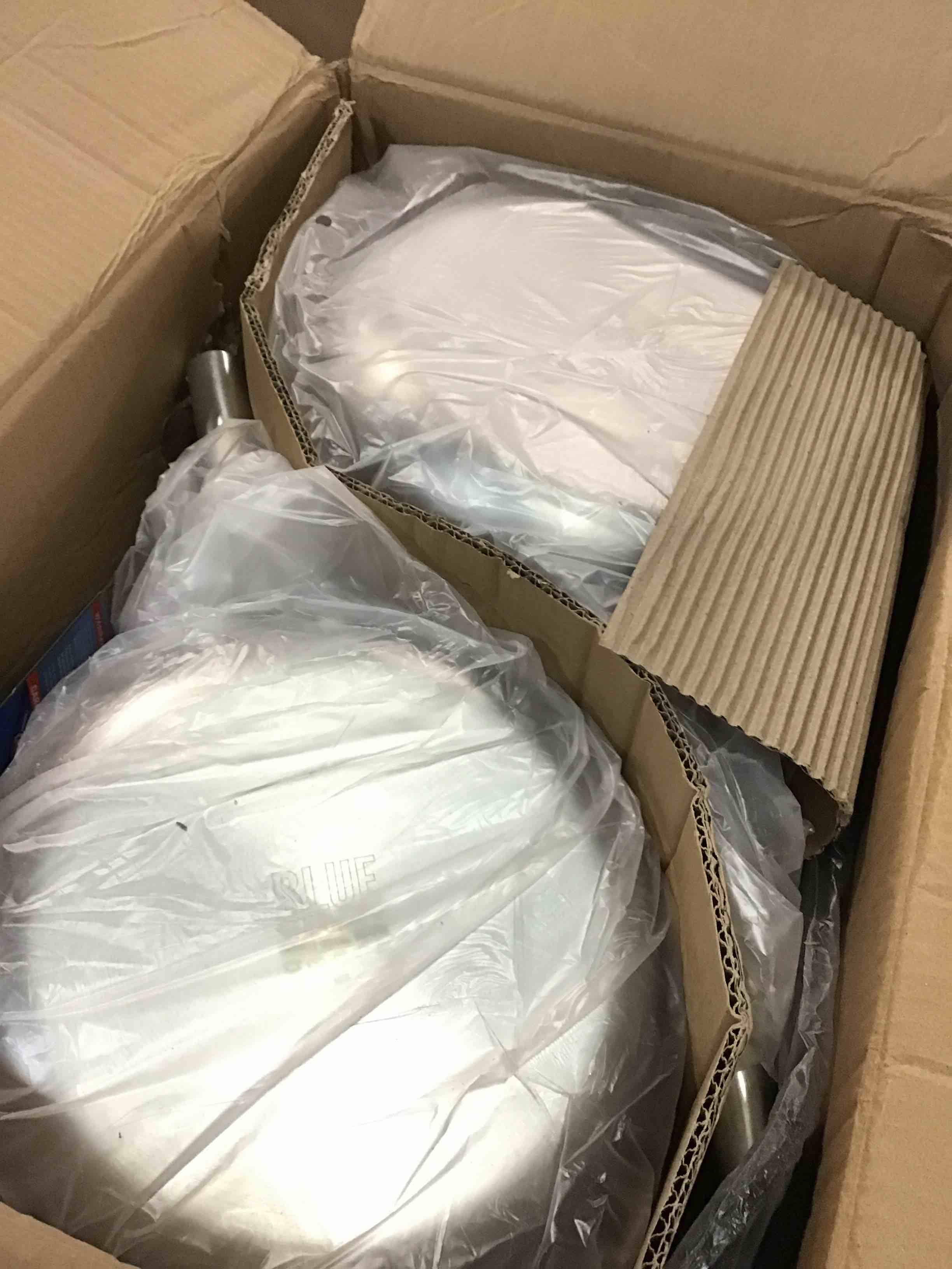 https://s3.amazonaws.com/lotting-images-prod/bidfta/YEL6091819_1709043325444.jpeg
