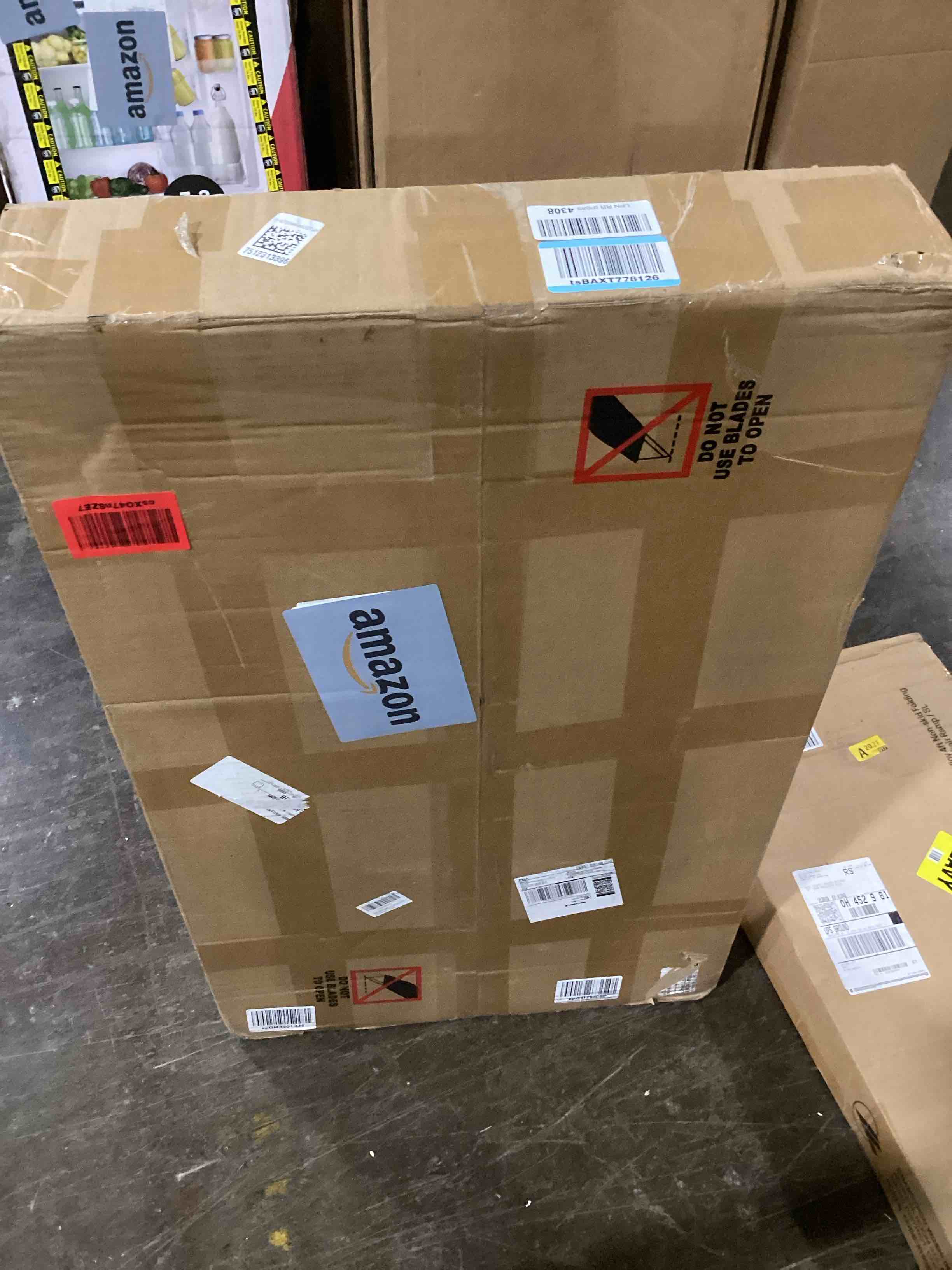 https://s3.amazonaws.com/lotting-images-prod/bidfta/YEL6094530_1720457229172.jpeg