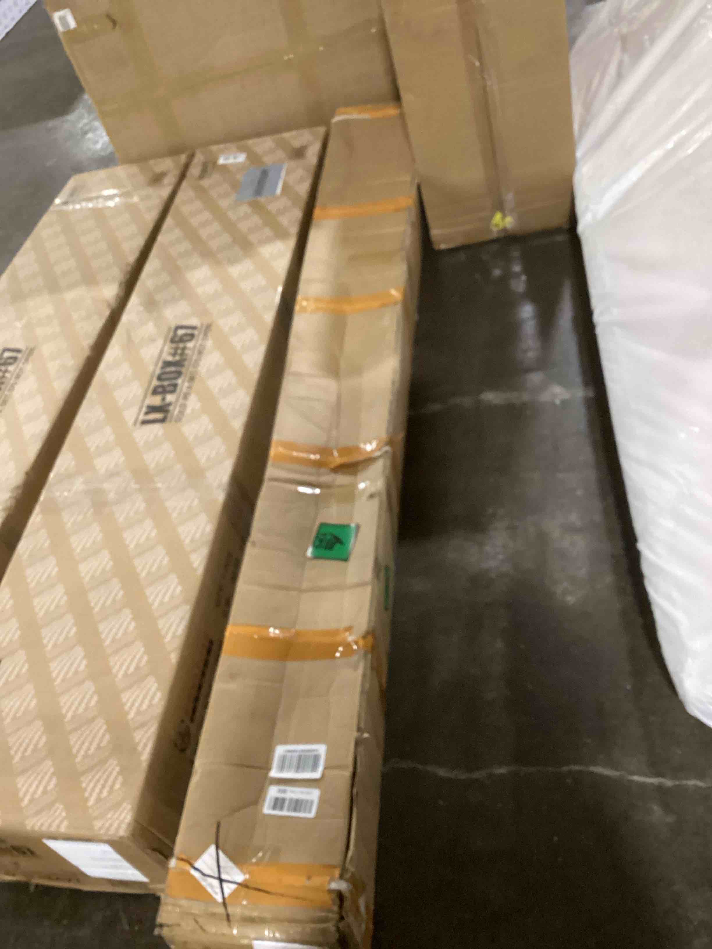 https://s3.amazonaws.com/lotting-images-prod/bidfta/YEL6096073_1717616276716.jpeg