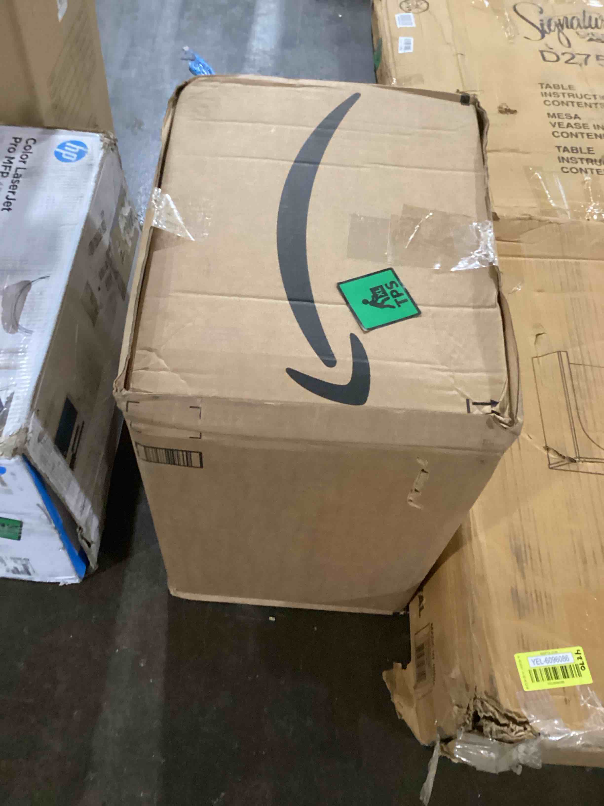 https://s3.amazonaws.com/lotting-images-prod/bidfta/YEL6096087_1717615435580.jpeg