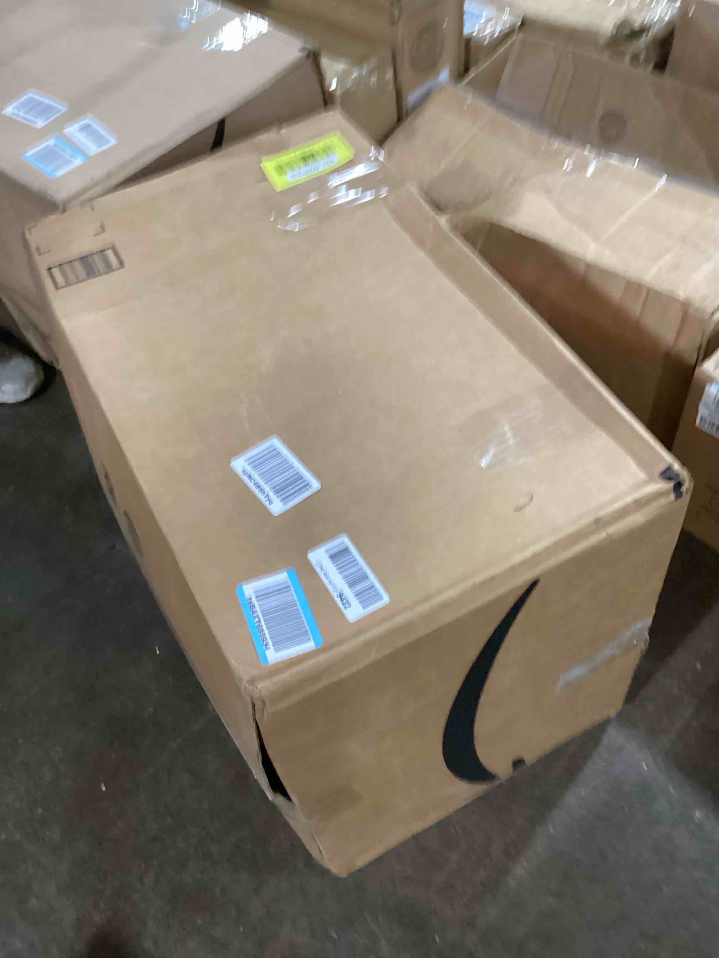 https://s3.amazonaws.com/lotting-images-prod/bidfta/YEL6097002_1719247377423.jpeg