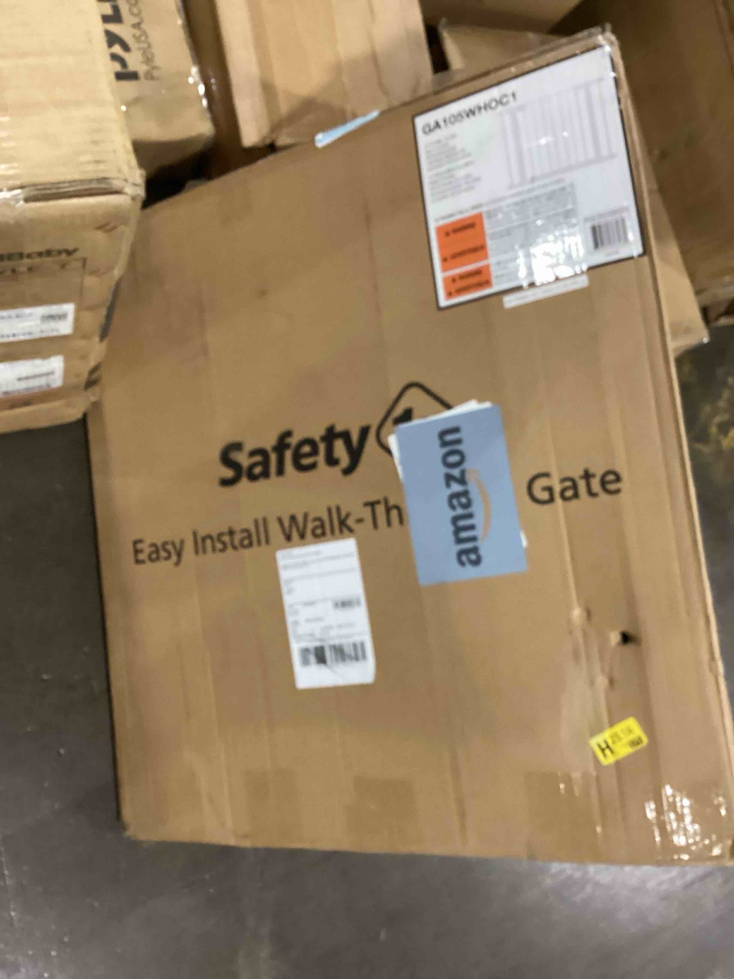 https://s3.amazonaws.com/lotting-images-prod/bidfta/YEL6099365_1718041279780.jpeg