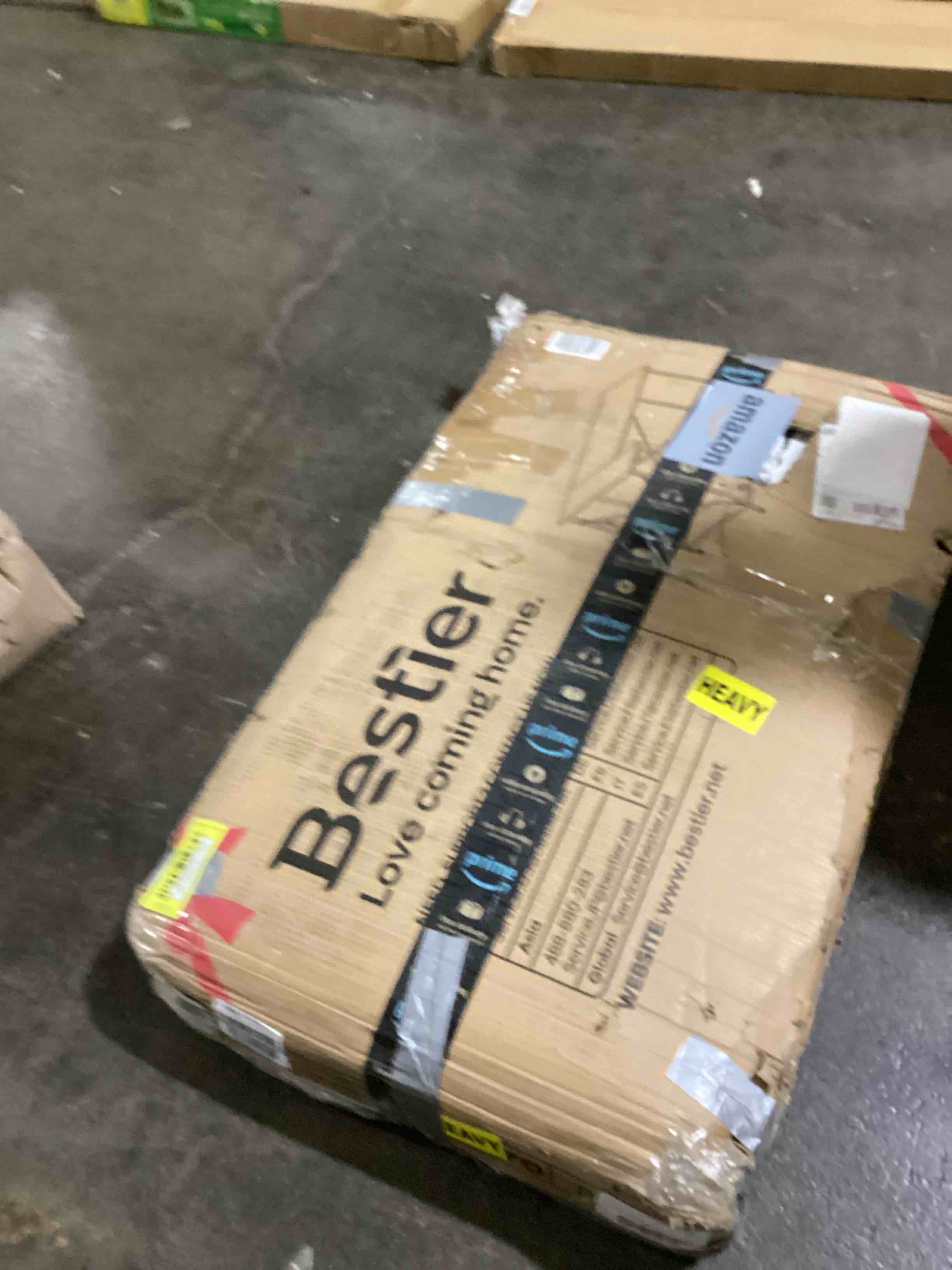 https://s3.amazonaws.com/lotting-images-prod/bidfta/YEL6099530_1718216805908.jpeg