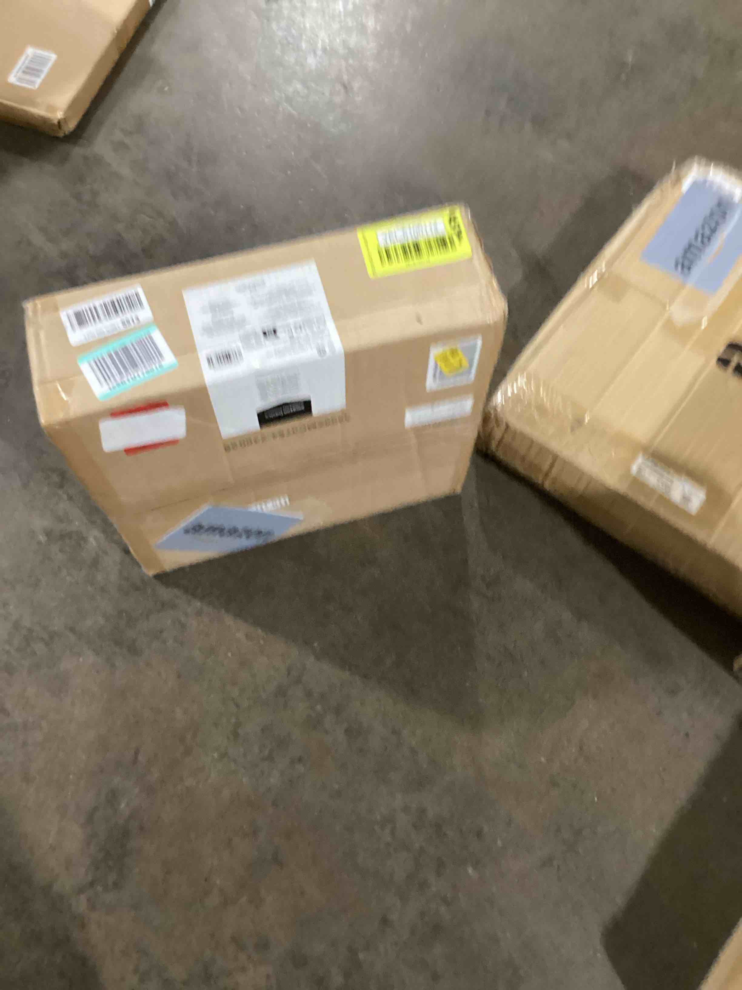 https://s3.amazonaws.com/lotting-images-prod/bidfta/YEL6100114_1718382913172.jpeg