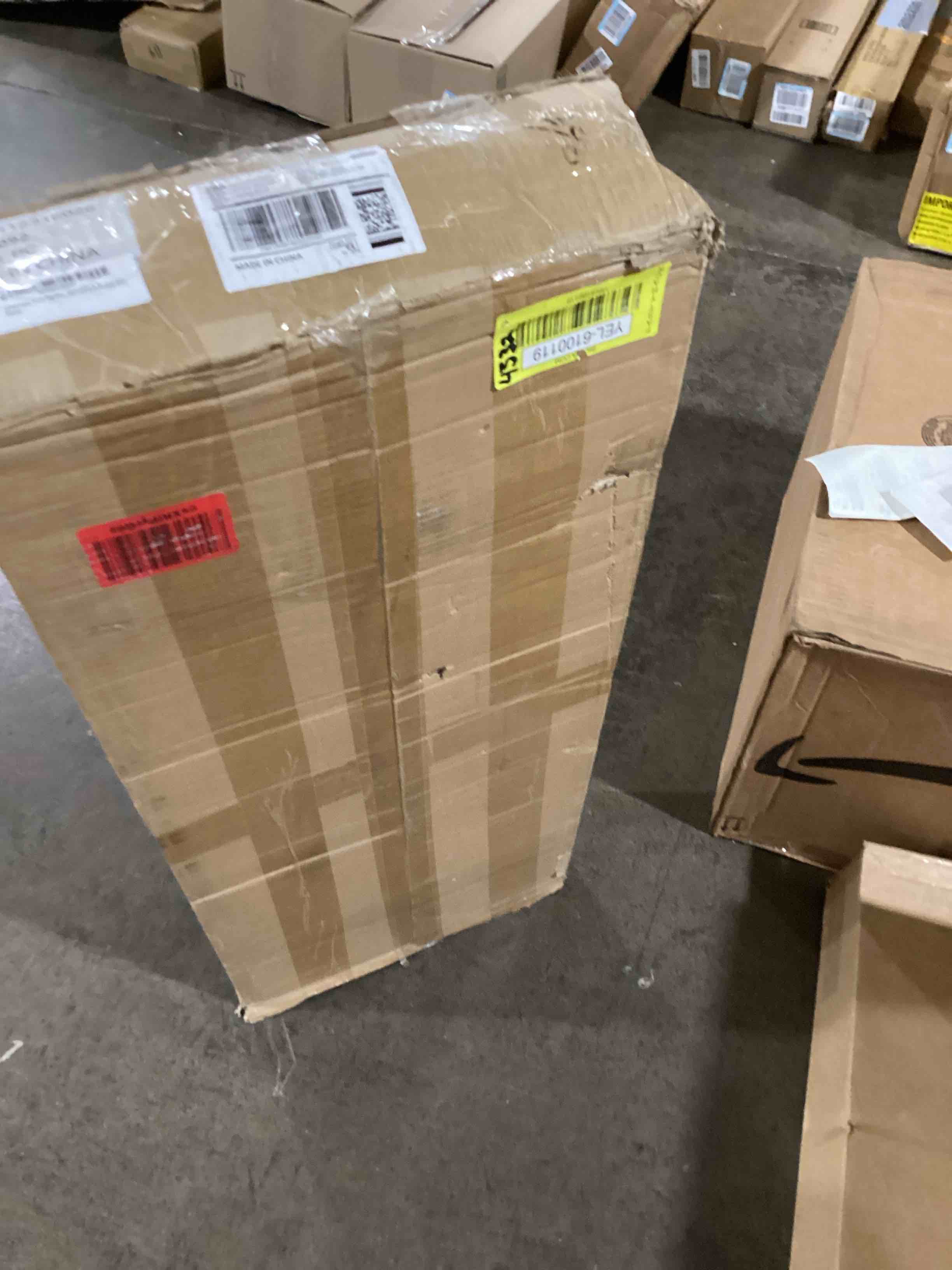 https://s3.amazonaws.com/lotting-images-prod/bidfta/YEL6100119_1718383886686.jpeg