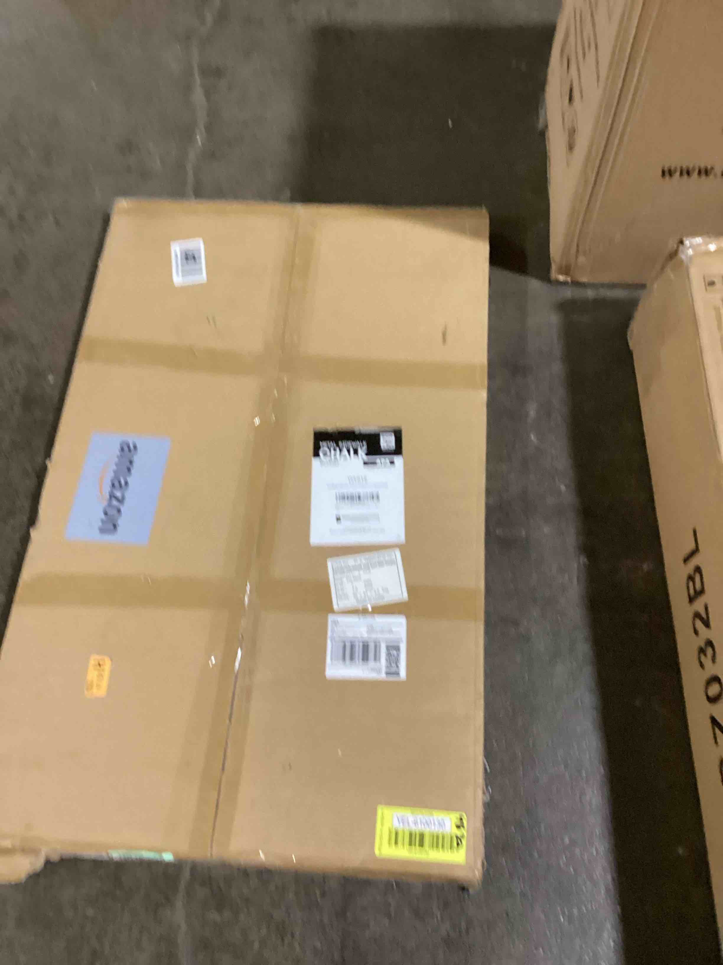 https://s3.amazonaws.com/lotting-images-prod/bidfta/YEL6100130_1718386801583.jpeg