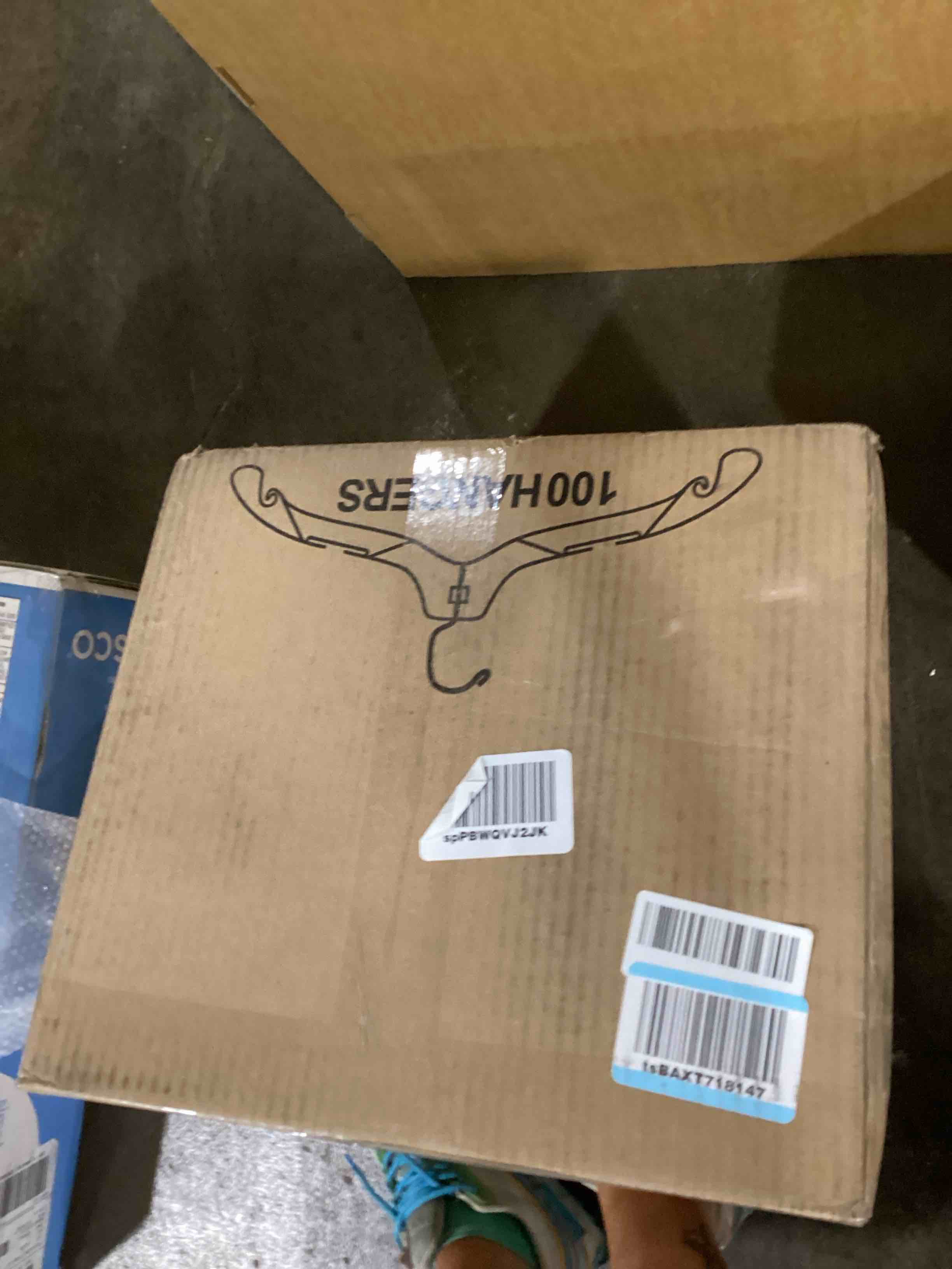 https://s3.amazonaws.com/lotting-images-prod/bidfta/YEL6105300_1712859181835.jpeg