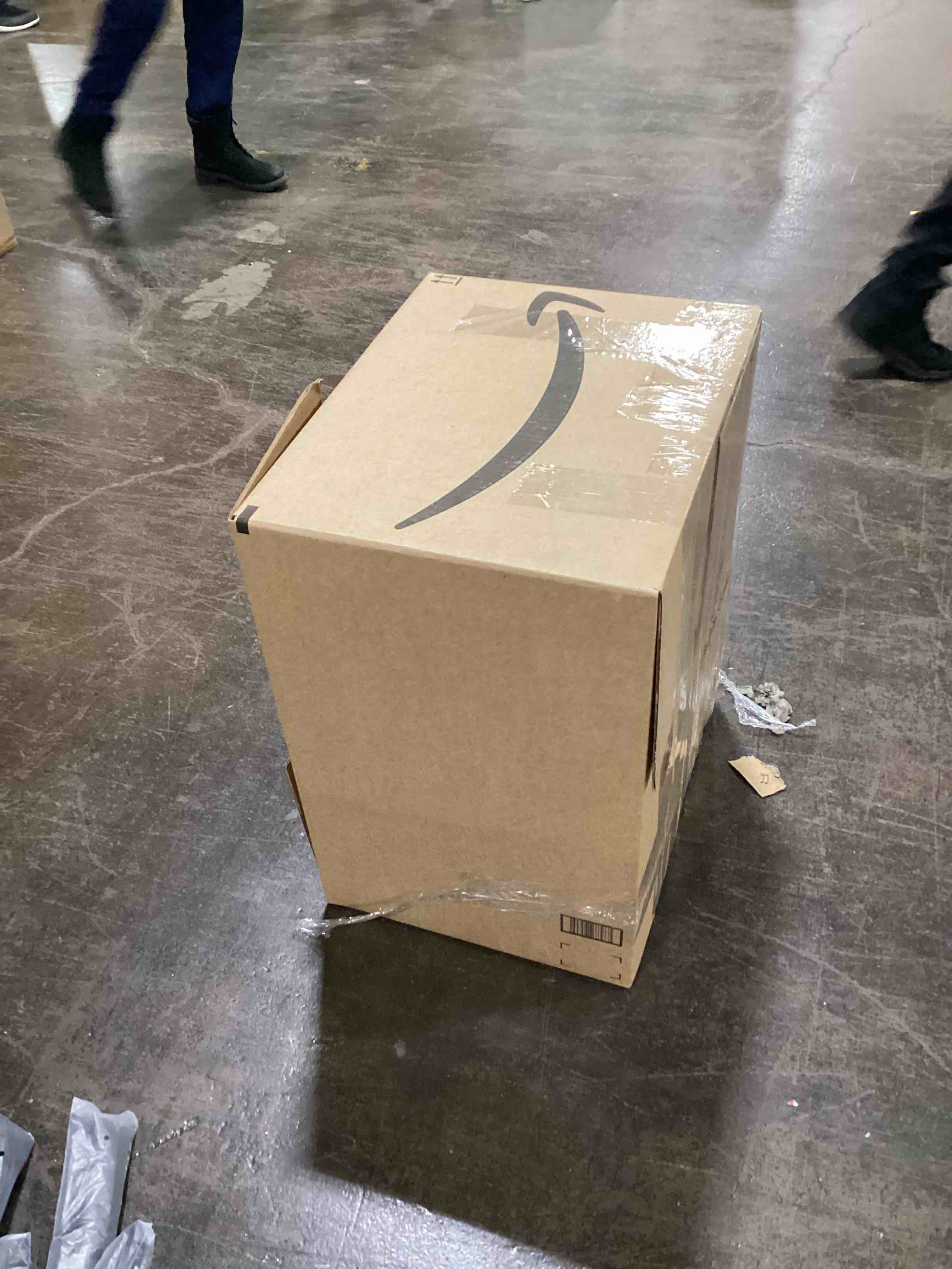 https://s3.amazonaws.com/lotting-images-prod/bidfta/YEL6106122_1712760727257.jpeg