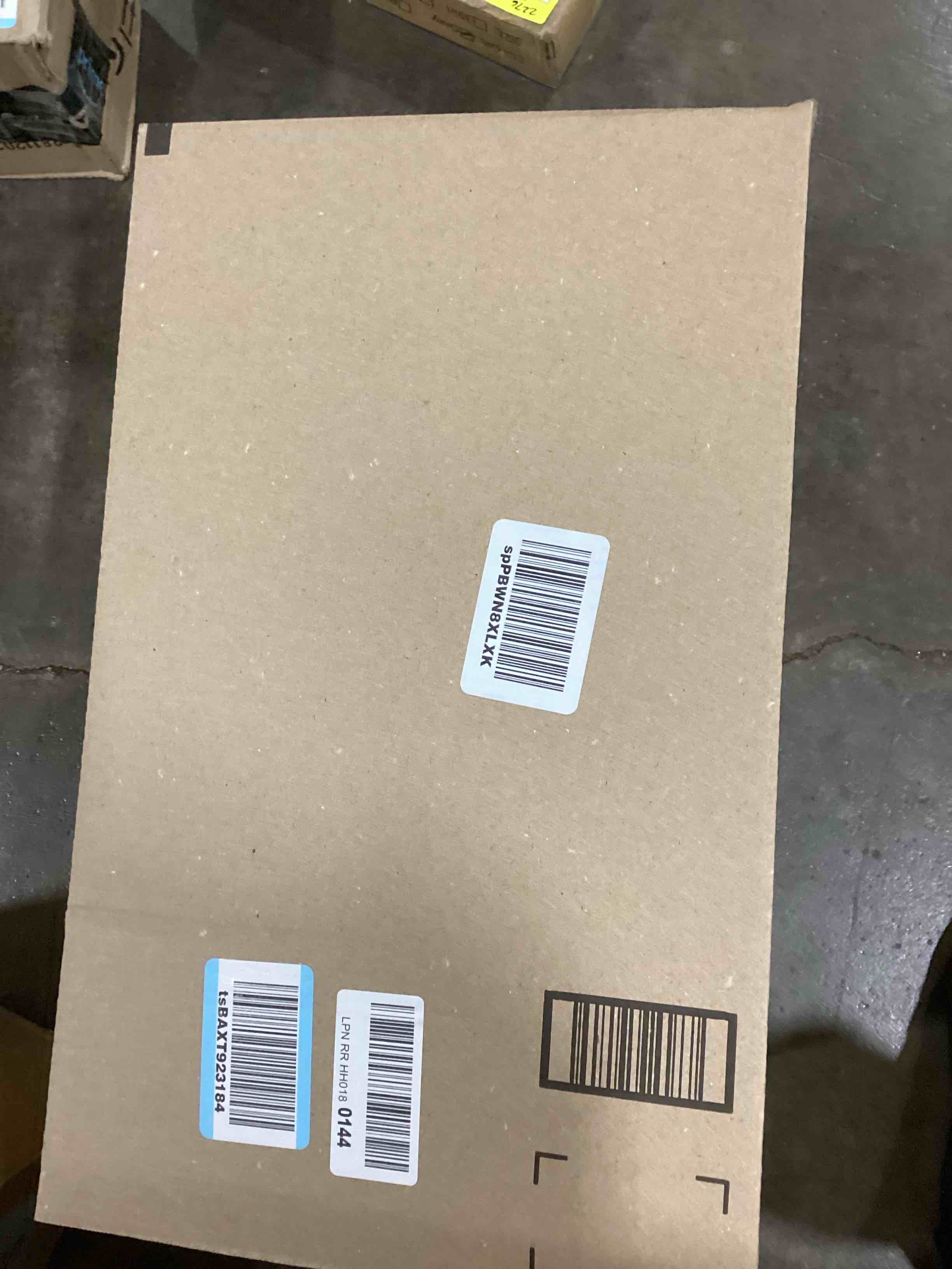 https://s3.amazonaws.com/lotting-images-prod/bidfta/YEL6107006_1711371537985.jpeg