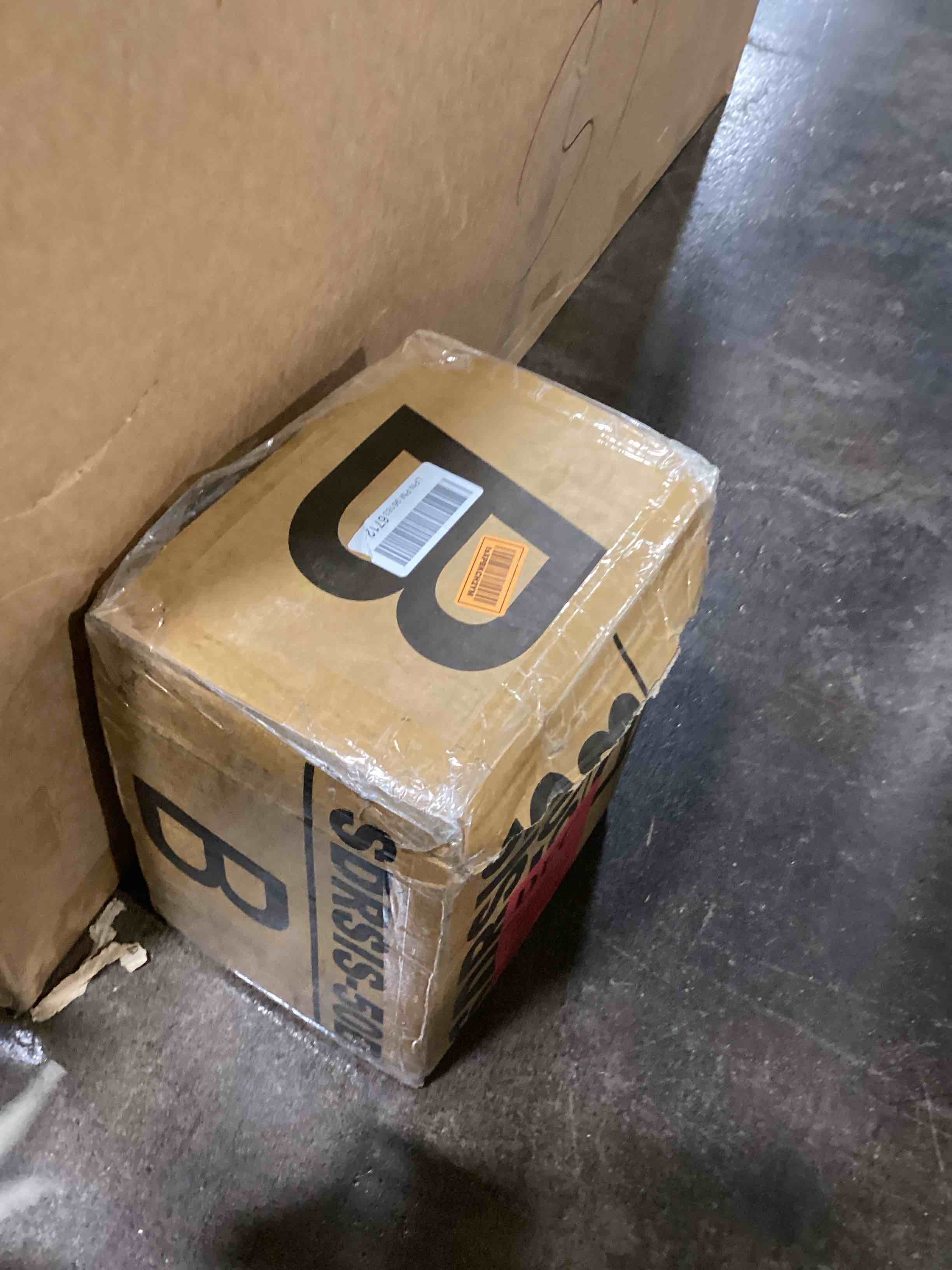 https://s3.amazonaws.com/lotting-images-prod/bidfta/YEL6110706_1715089432001.jpeg