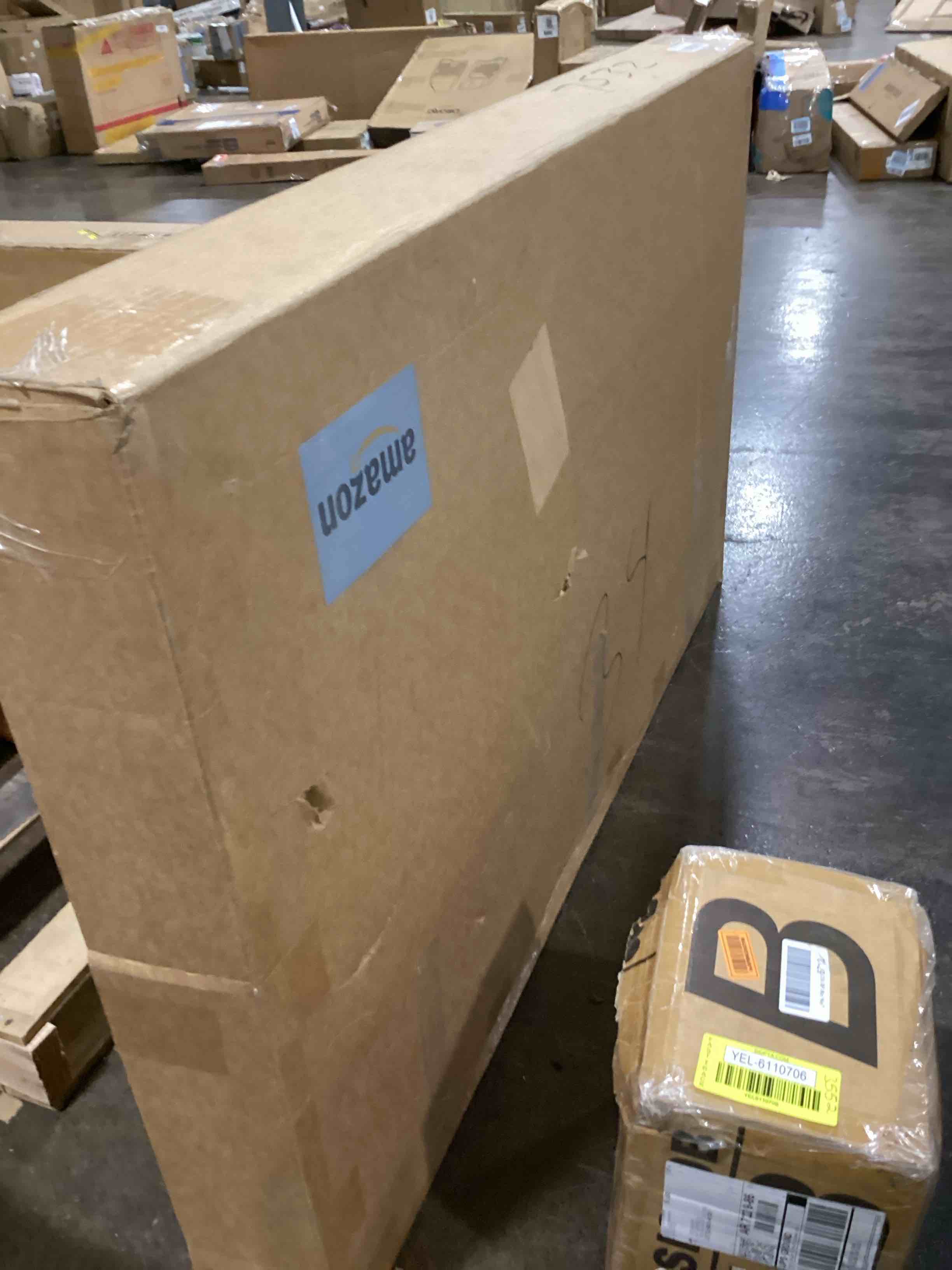 https://s3.amazonaws.com/lotting-images-prod/bidfta/YEL6110707_1715089507668.jpeg