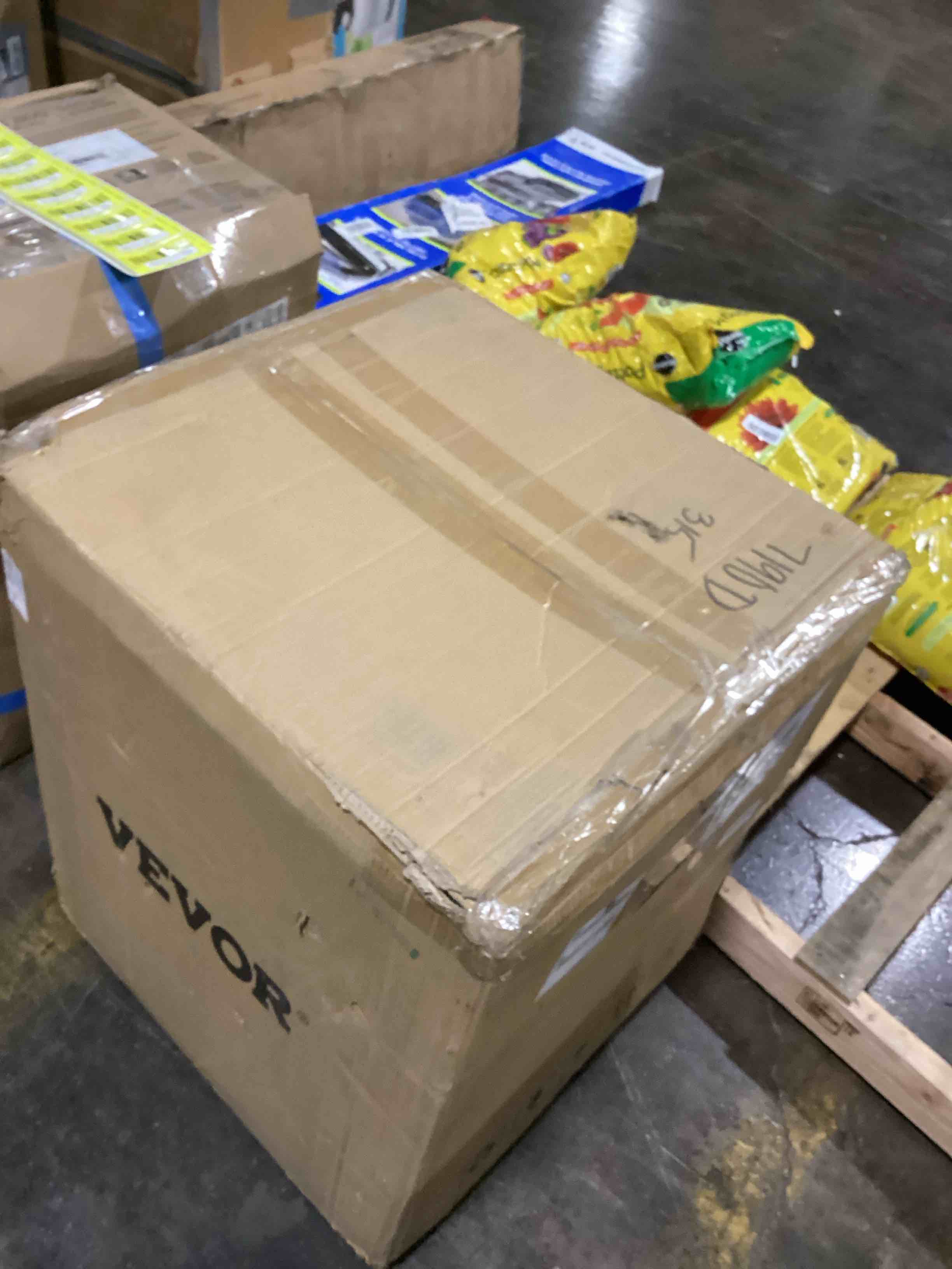 https://s3.amazonaws.com/lotting-images-prod/bidfta/YEL6110709_1715089928311.jpeg
