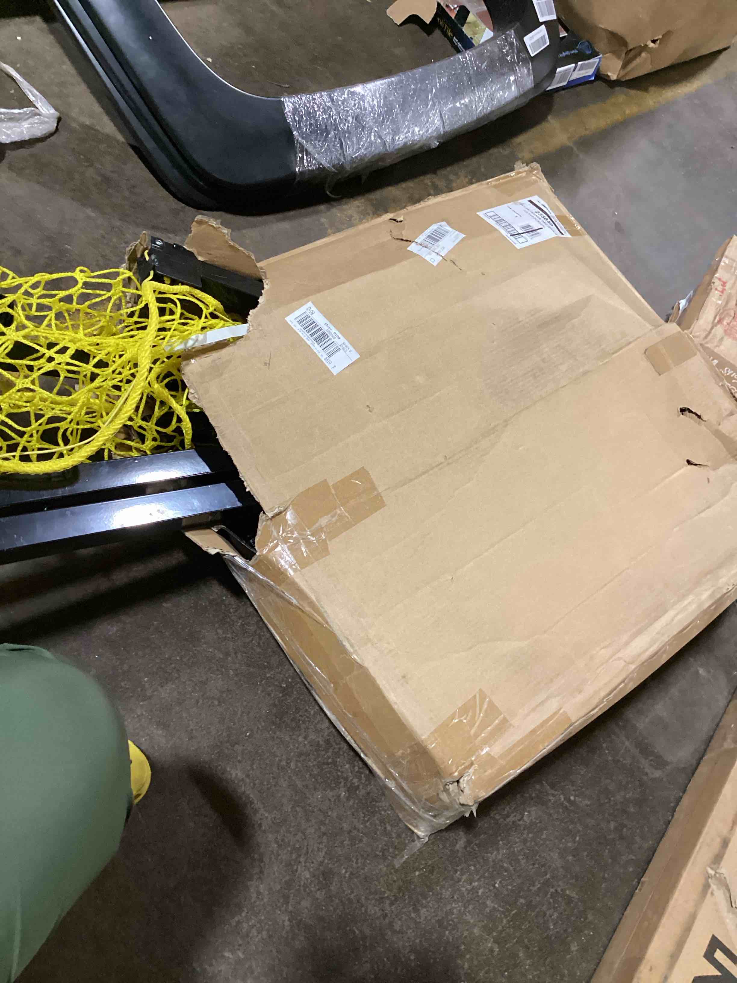 https://s3.amazonaws.com/lotting-images-prod/bidfta/YEL6110788_1715094096647.jpeg