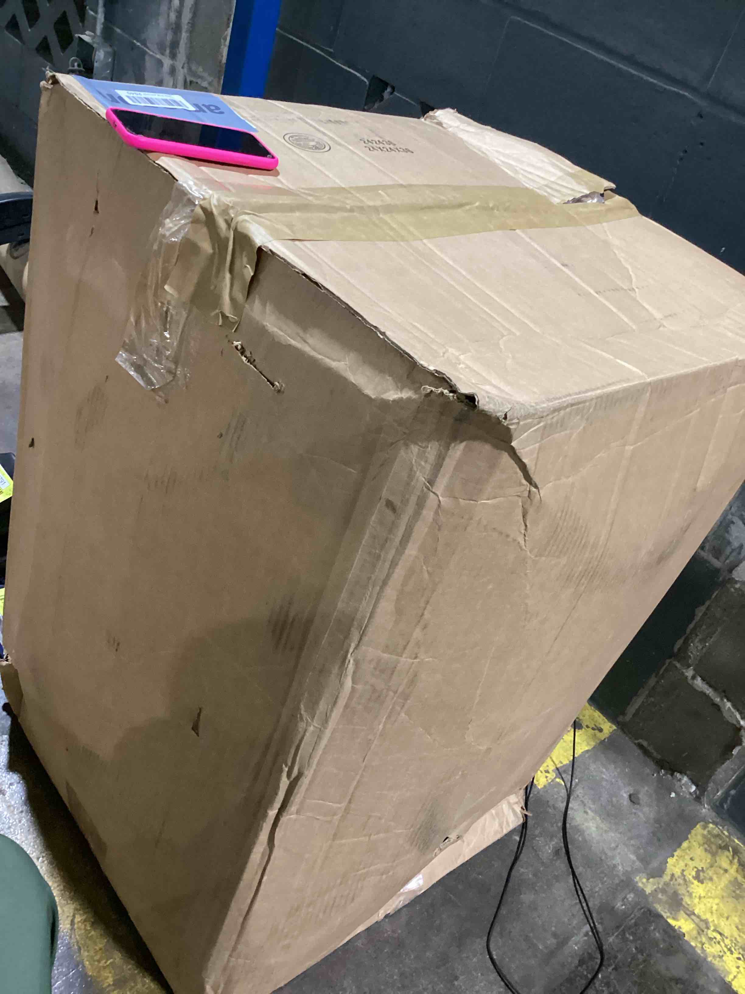 https://s3.amazonaws.com/lotting-images-prod/bidfta/YEL6110793_1715094878538.jpeg