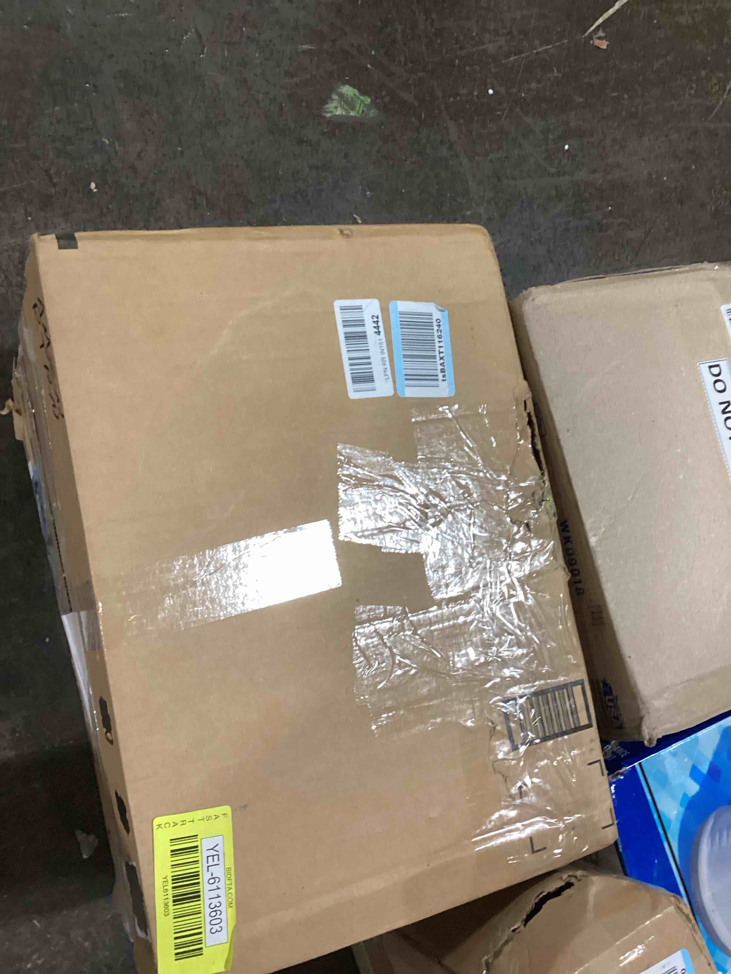 https://s3.amazonaws.com/lotting-images-prod/bidfta/YEL6113603_1722353610159.jpeg