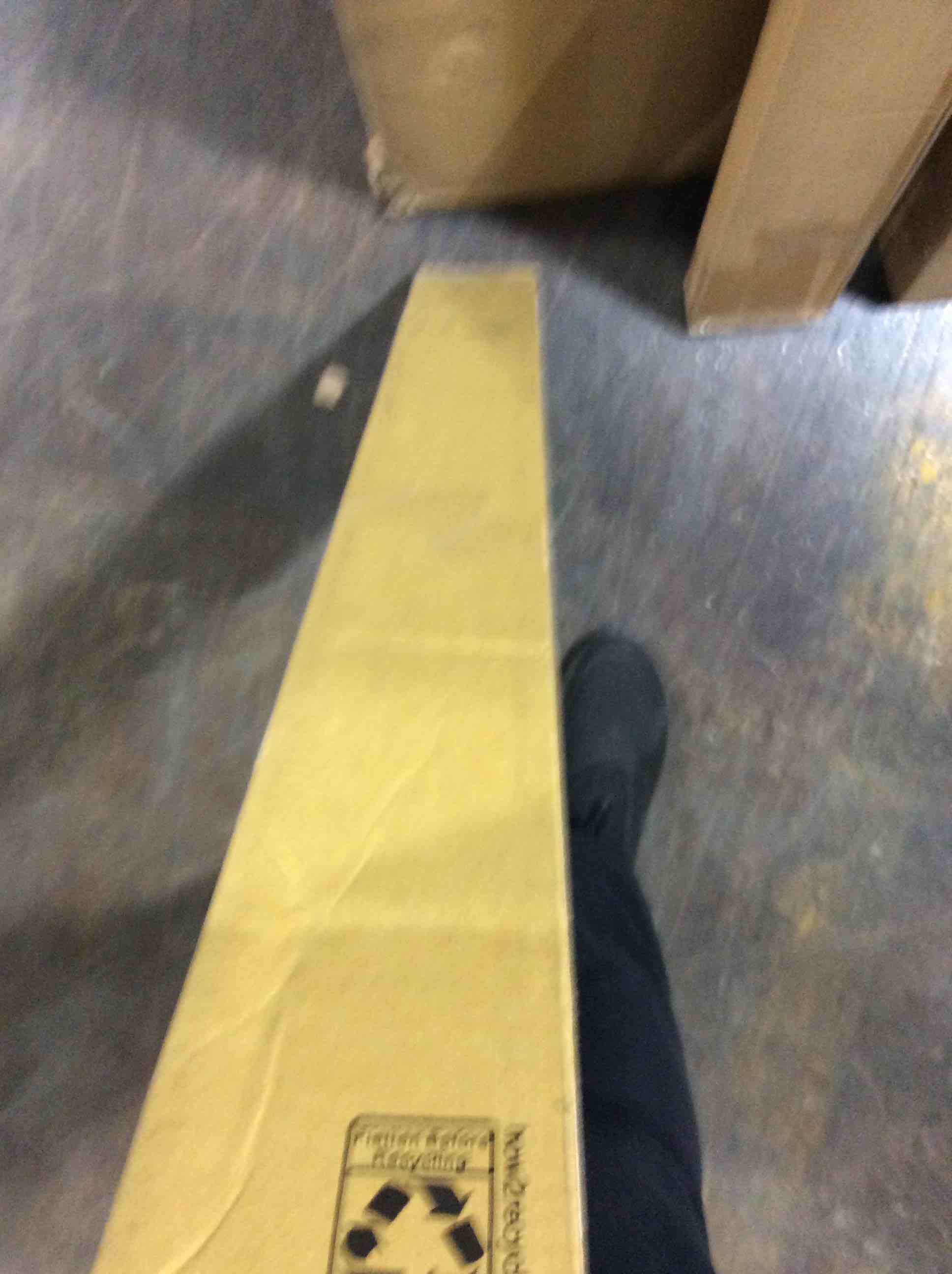 https://s3.amazonaws.com/lotting-images-prod/bidfta/YEL6114002_1711559733719.jpeg