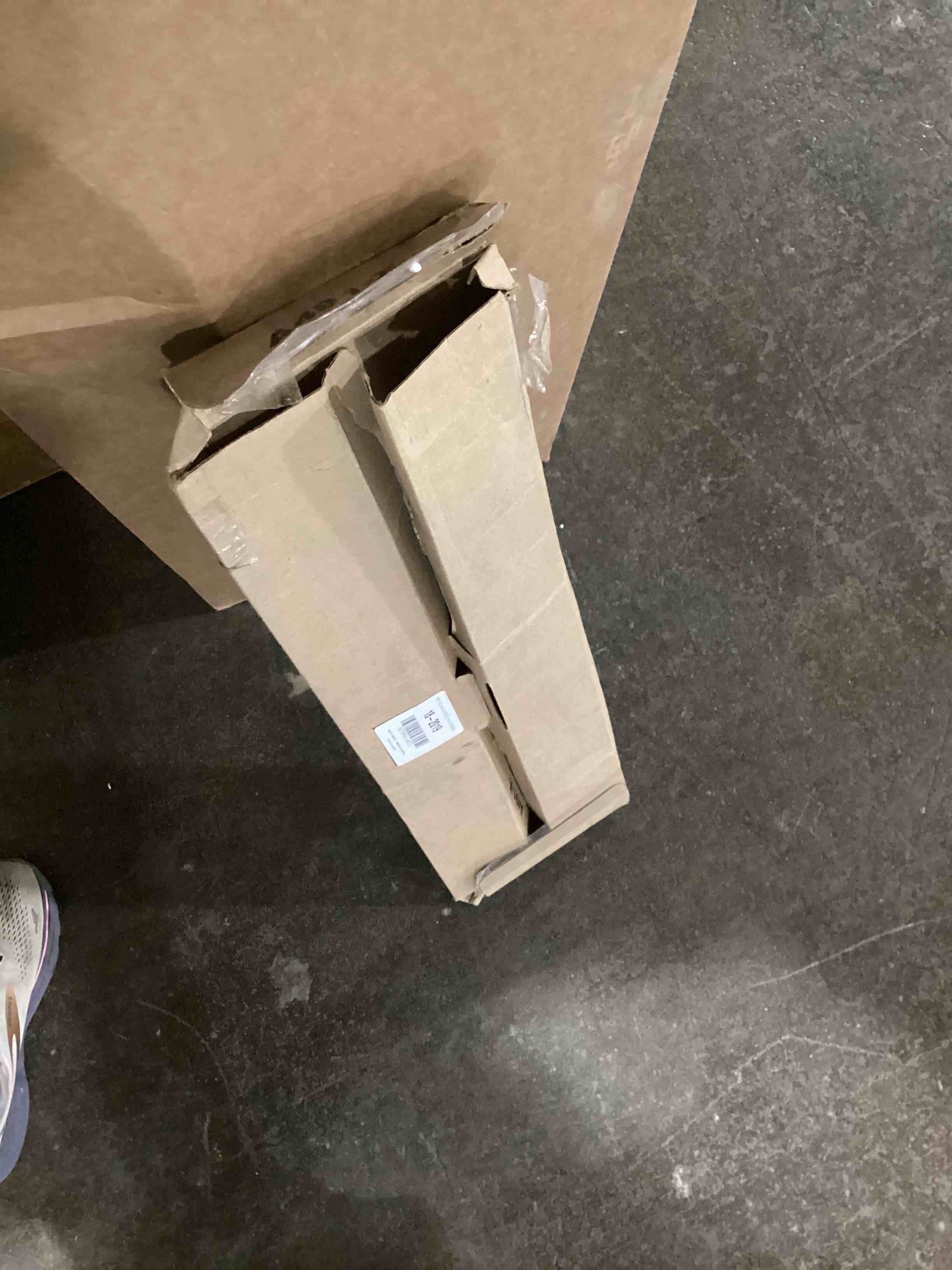 https://s3.amazonaws.com/lotting-images-prod/bidfta/YEL6114574_1711648817240.jpeg