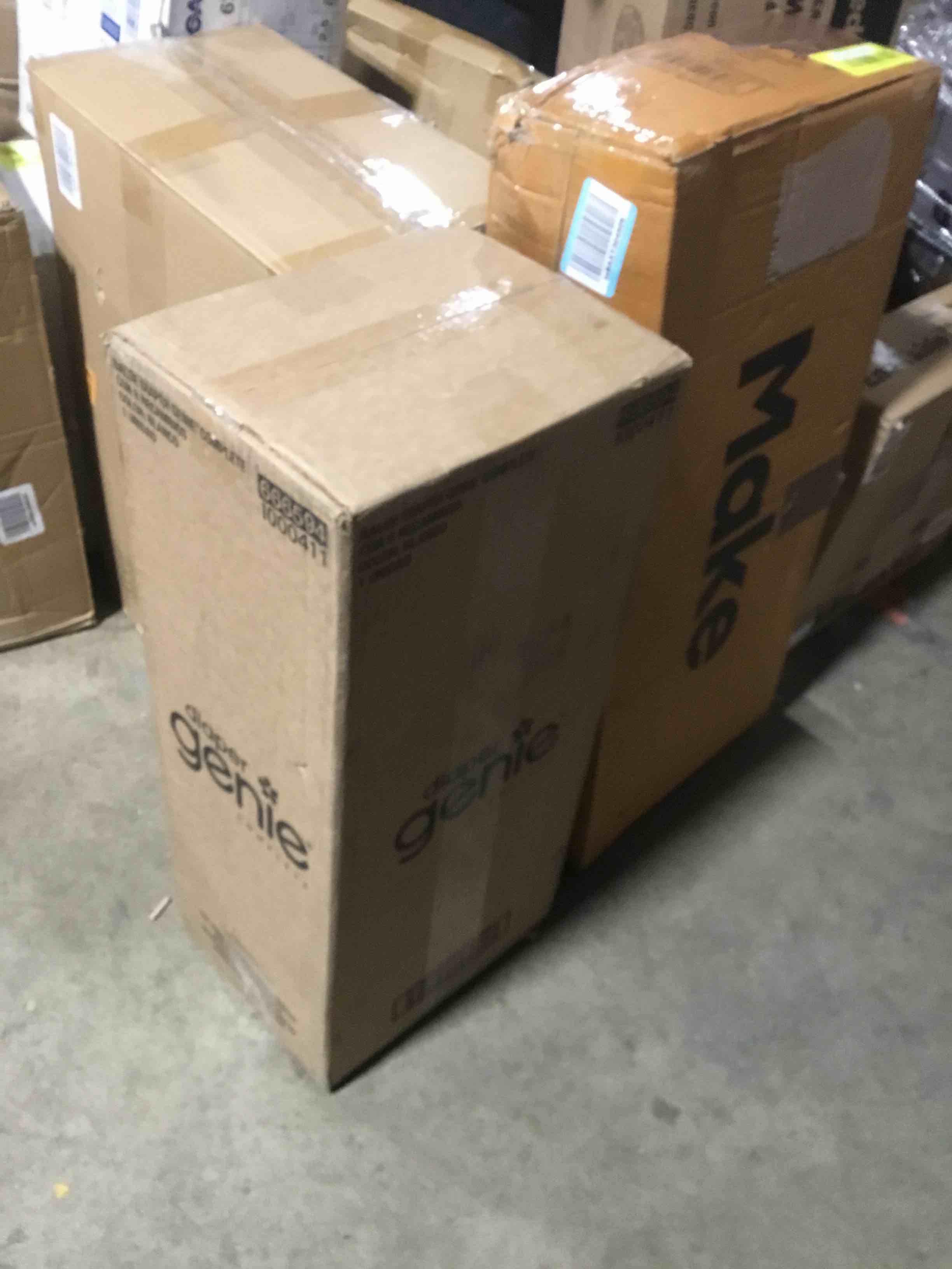 https://s3.amazonaws.com/lotting-images-prod/bidfta/YEL6127007_1709158746454.jpeg