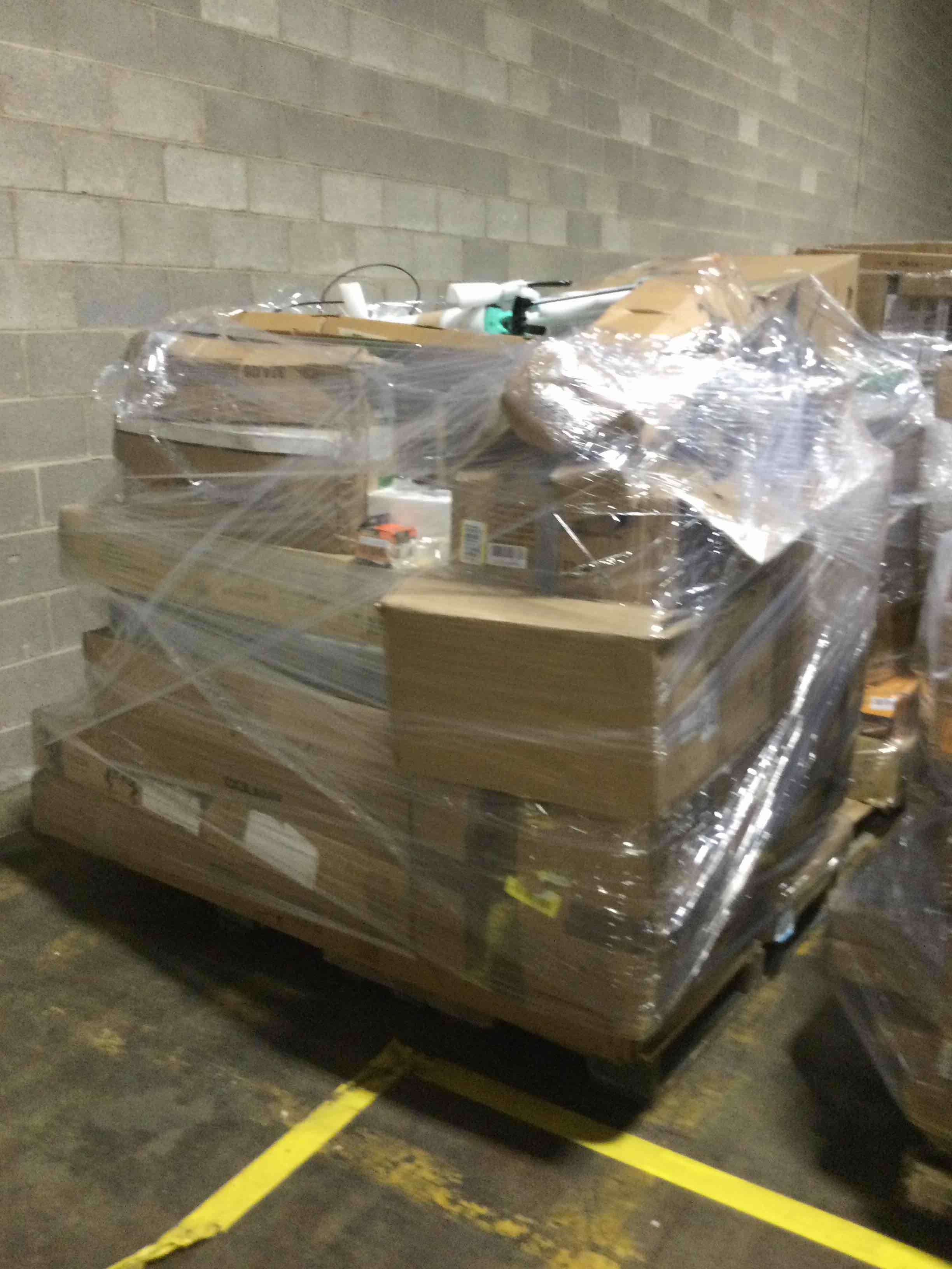 SKID LOT - ASSORTED FURNITURE, HOUSEWARES AND MORE 