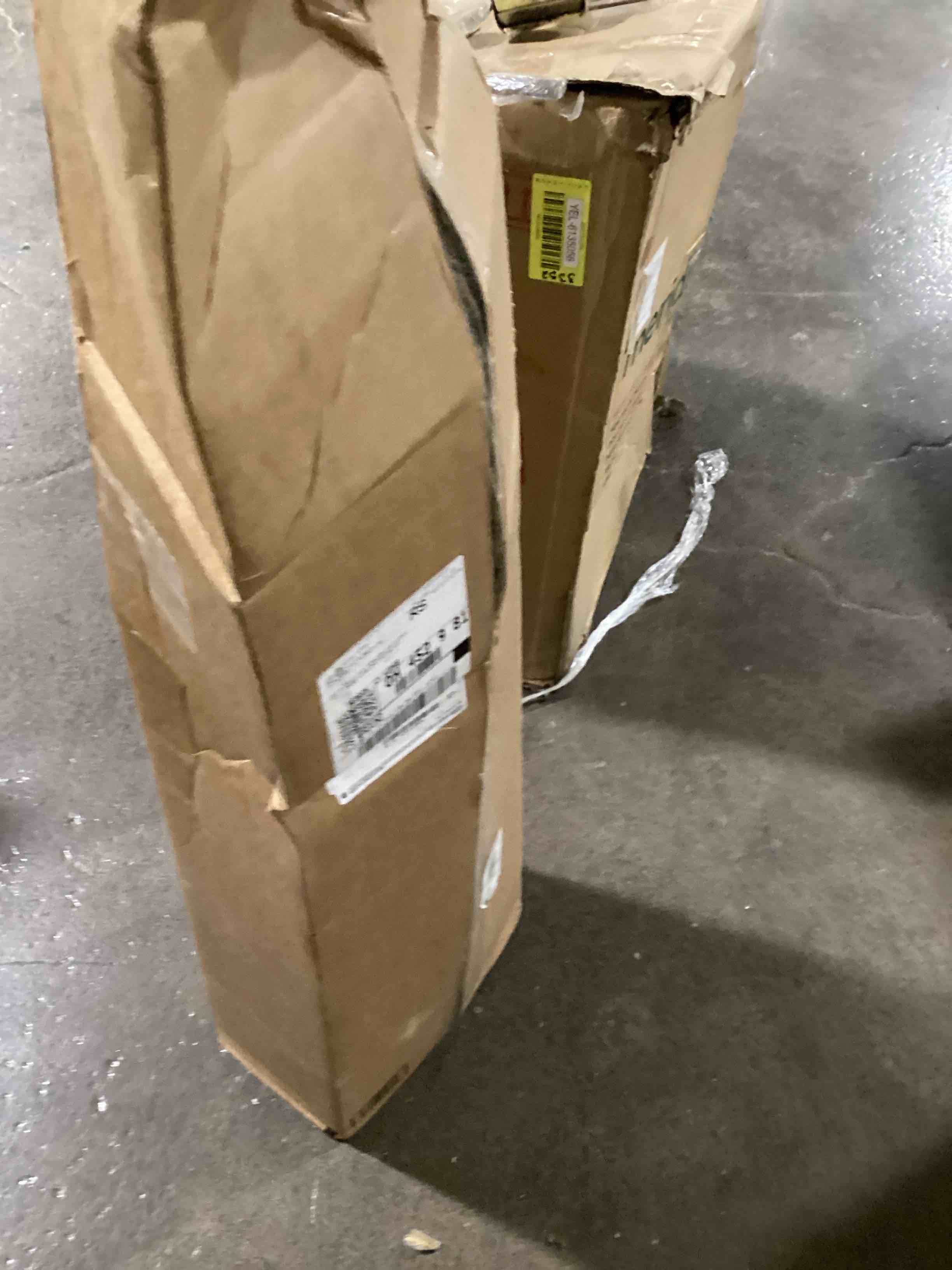 https://s3.amazonaws.com/lotting-images-prod/bidfta/YEL6135057_1714490800363.jpeg