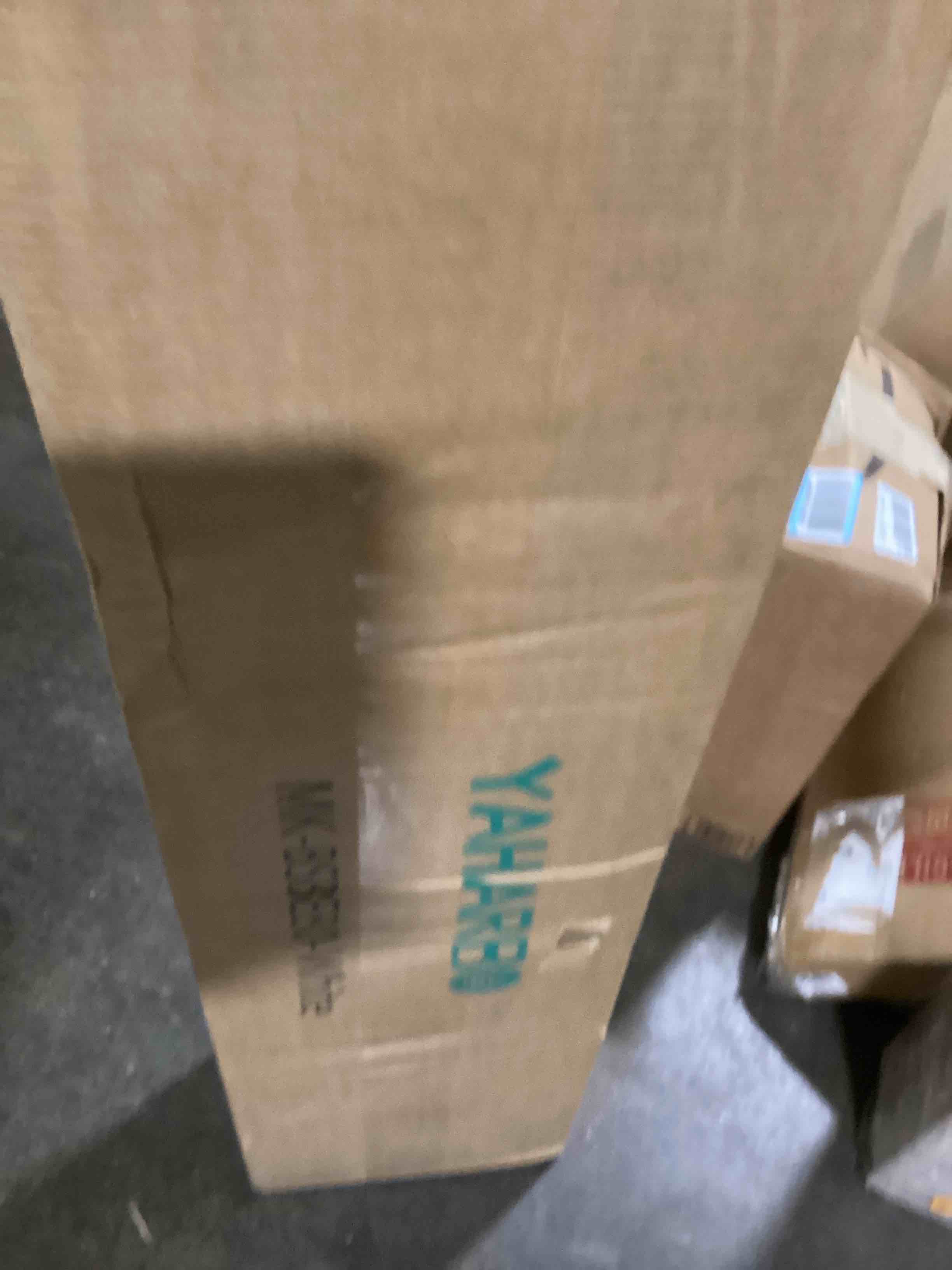 https://s3.amazonaws.com/lotting-images-prod/bidfta/YEL6135311_1714744423994.jpeg