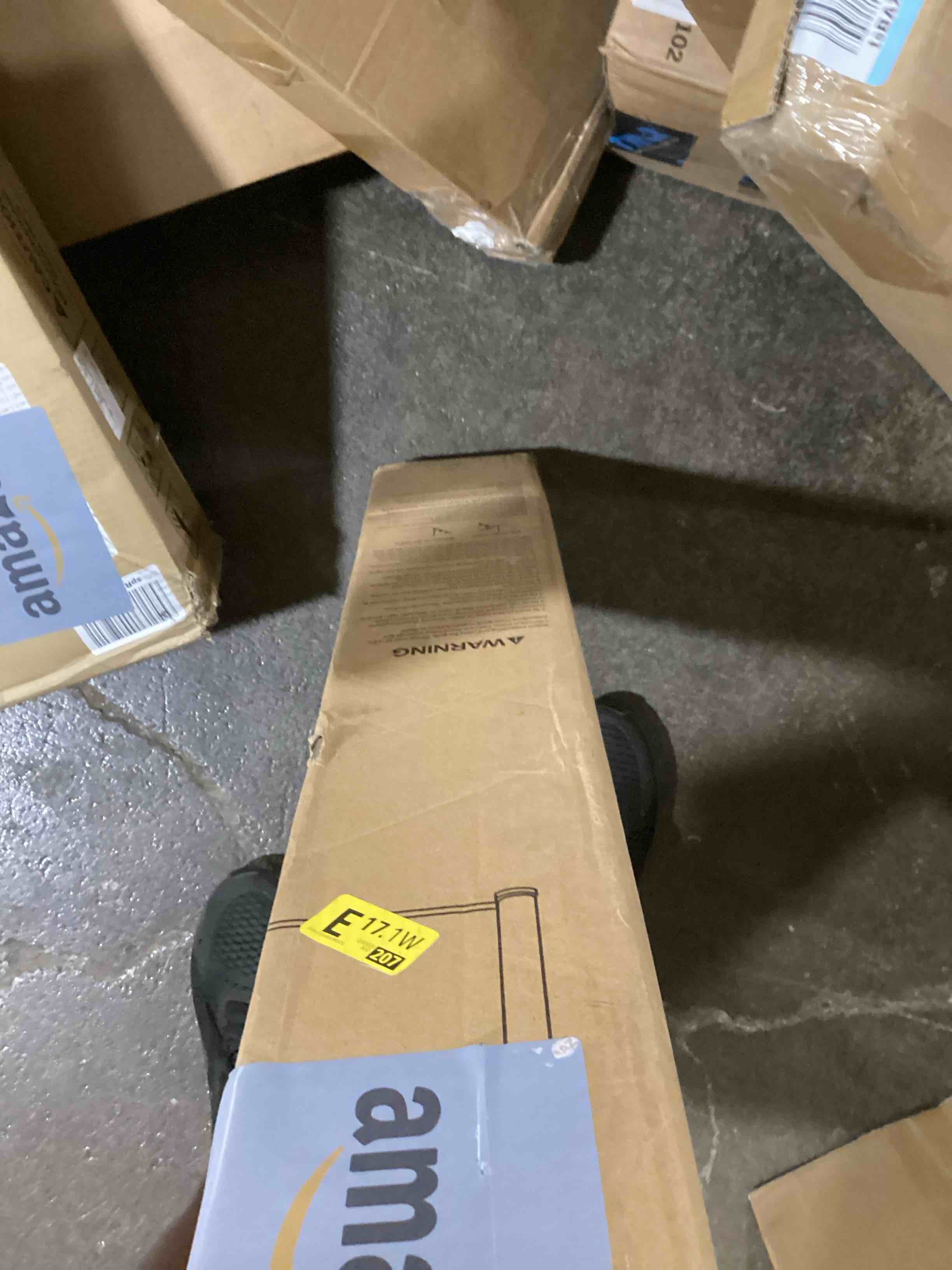 https://s3.amazonaws.com/lotting-images-prod/bidfta/YEL6135412_1715002722719.jpeg