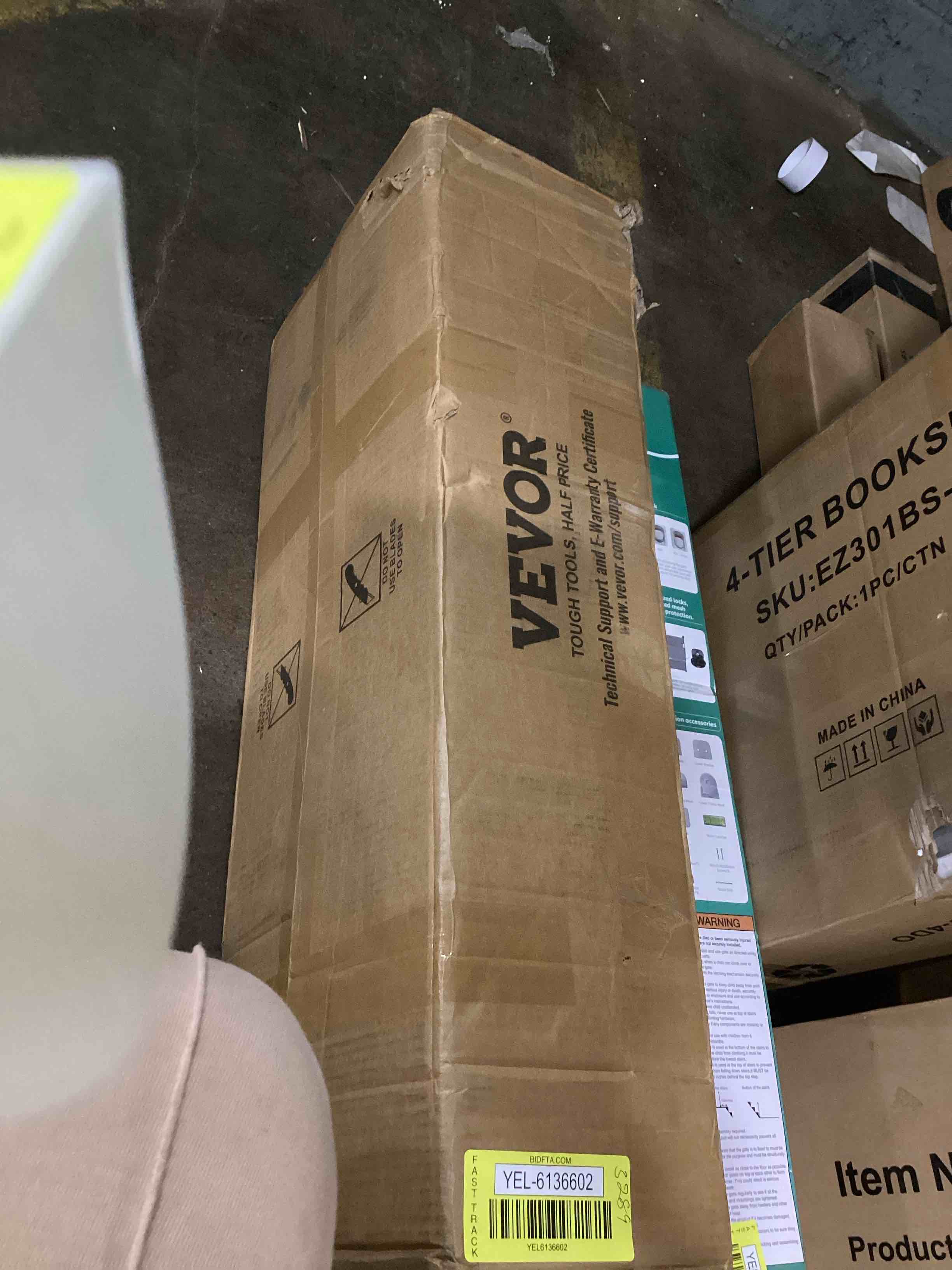 https://s3.amazonaws.com/lotting-images-prod/bidfta/YEL6136602_1714150024828.jpeg