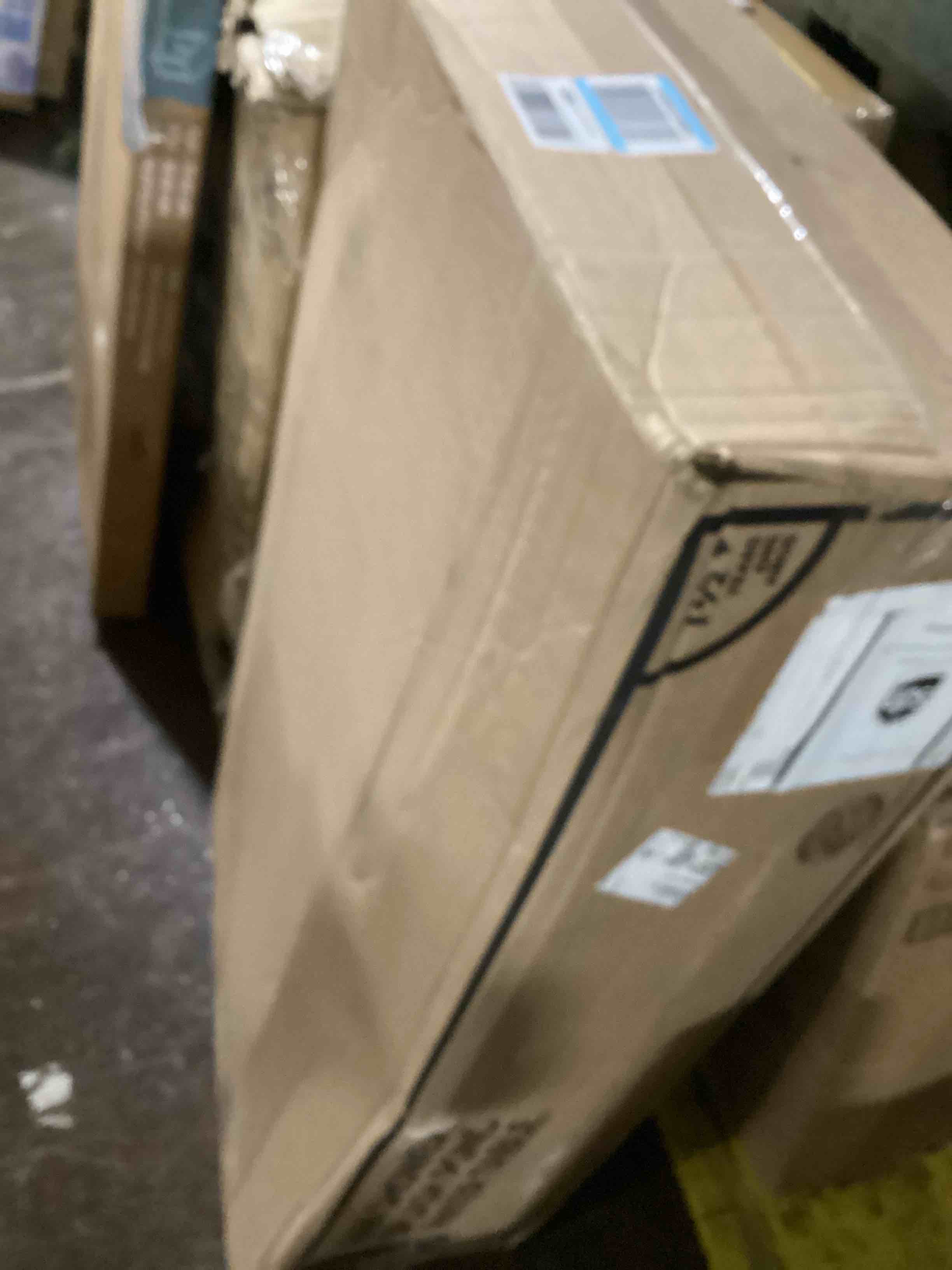 https://s3.amazonaws.com/lotting-images-prod/bidfta/YEL6137700_1721238475509.jpeg