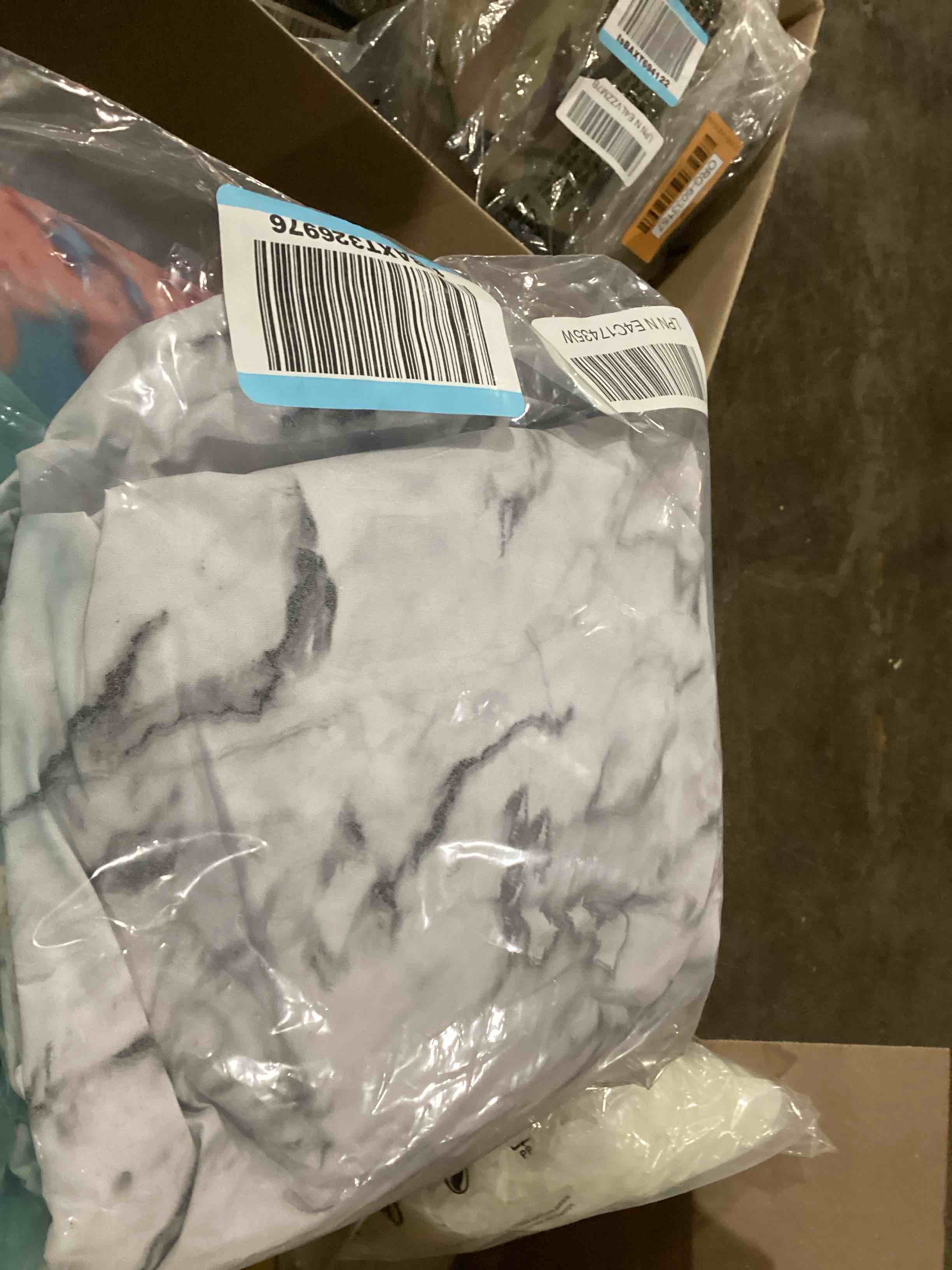 https://s3.amazonaws.com/lotting-images-prod/bidfta/YEL6138266_1722445323598.jpeg