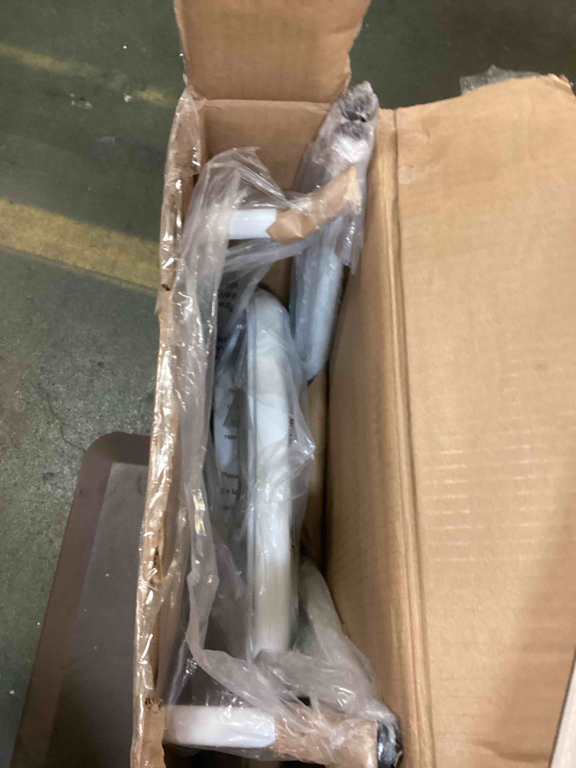 https://s3.amazonaws.com/lotting-images-prod/bidfta/YEL6151969_1714482572705.jpeg