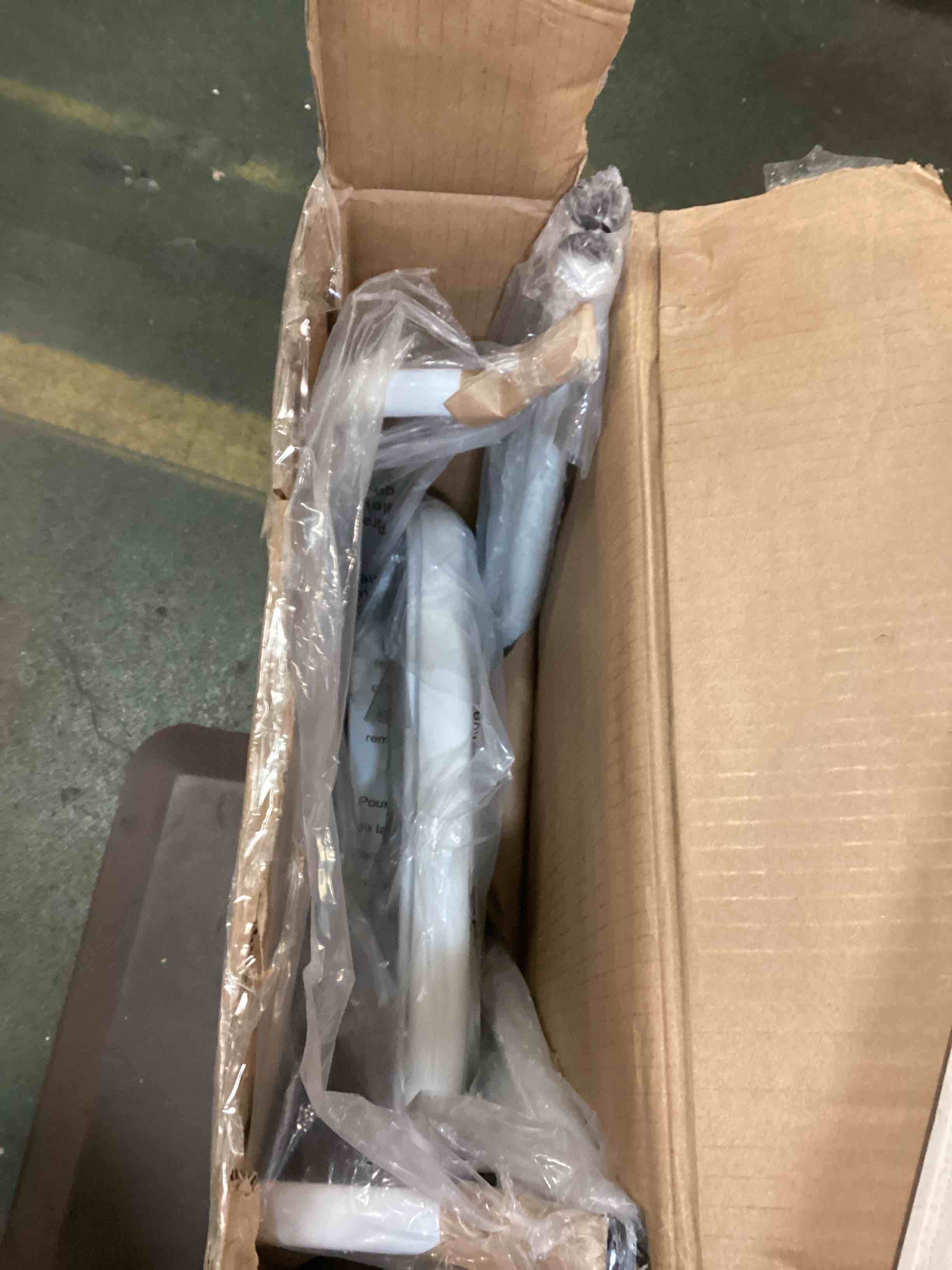 https://s3.amazonaws.com/lotting-images-prod/bidfta/YEL6151969_1714482573431.jpeg
