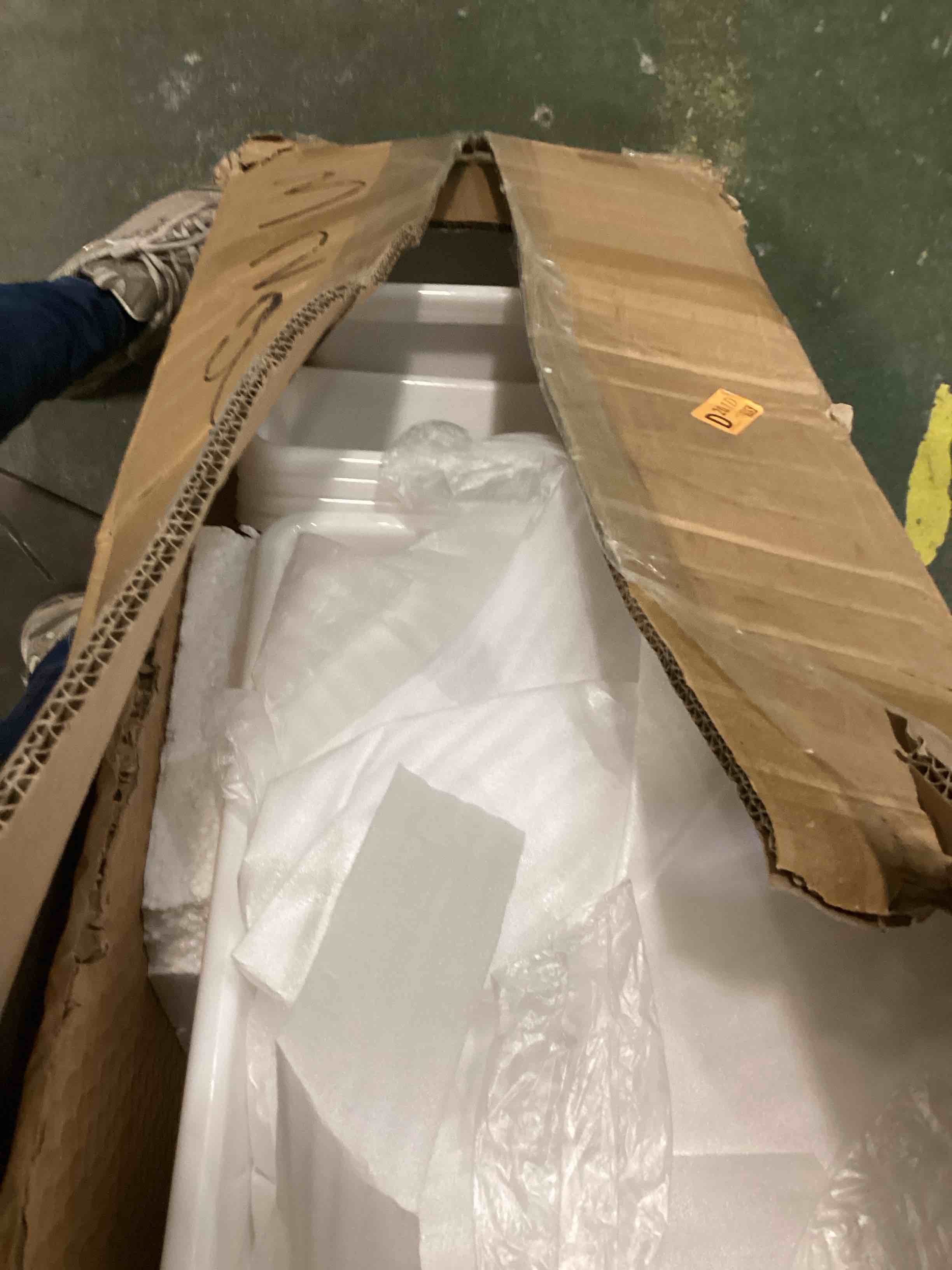 https://s3.amazonaws.com/lotting-images-prod/bidfta/YEL6152779_1714653898082.jpeg