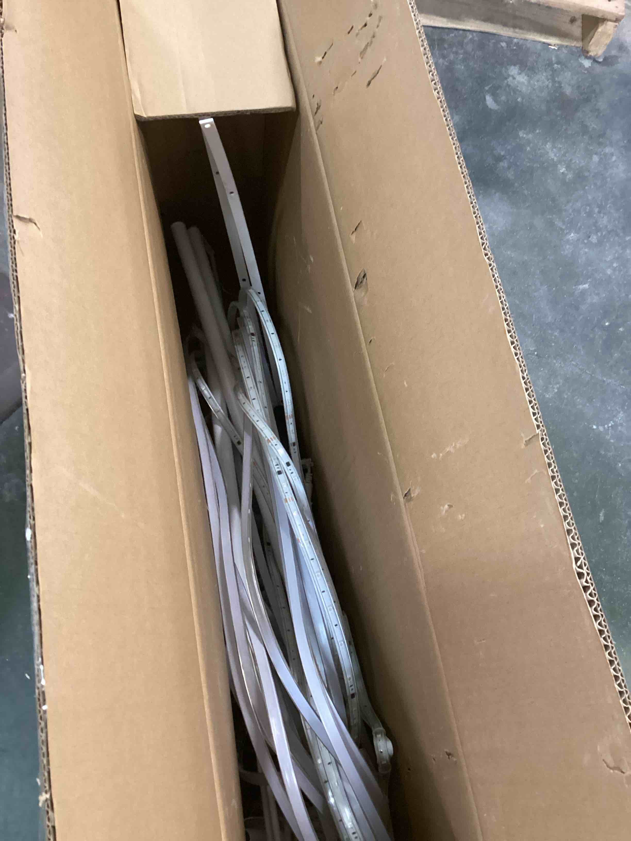 https://s3.amazonaws.com/lotting-images-prod/bidfta/YEL6153129_1714667719052.jpeg