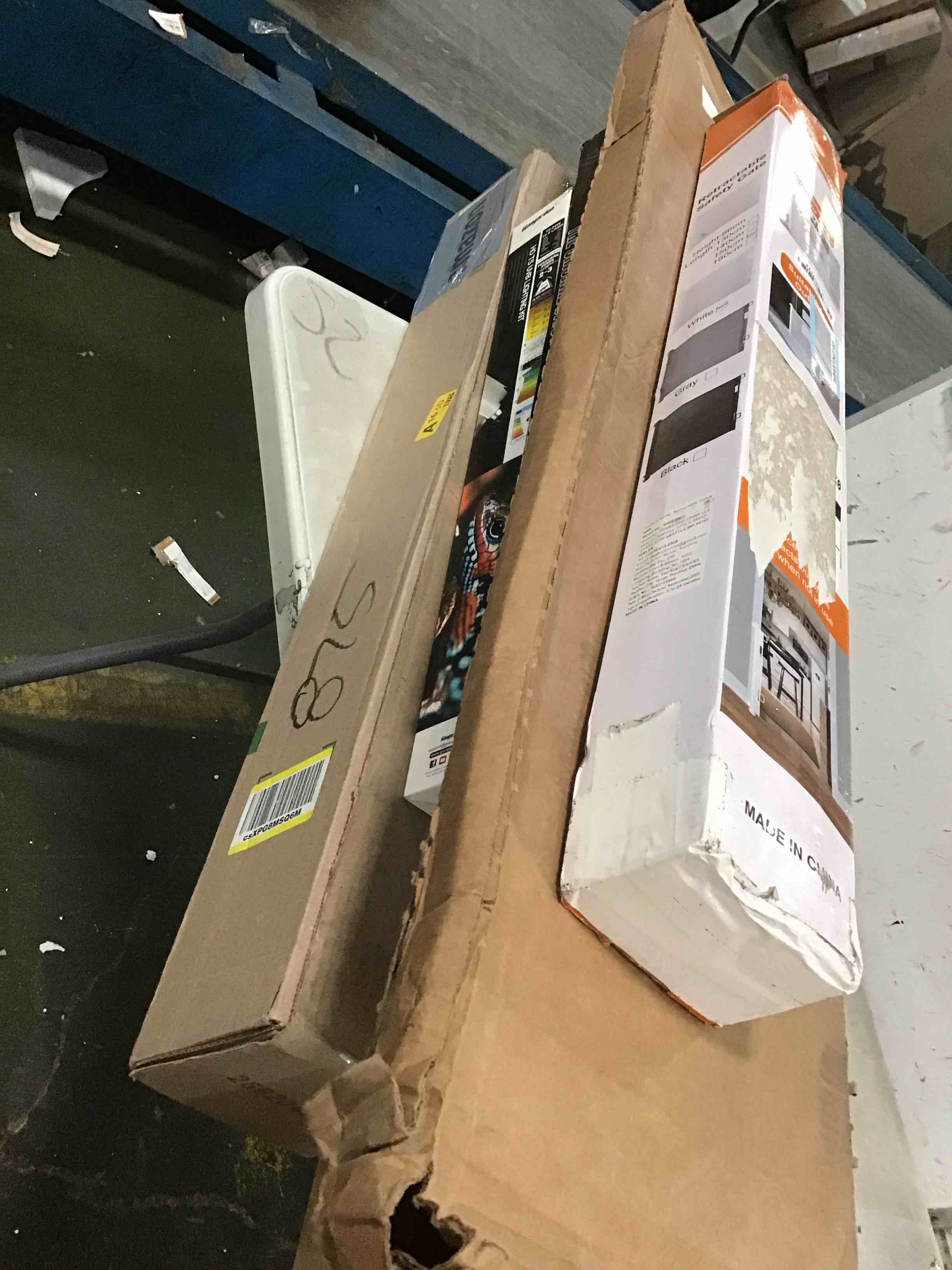 Assorted of  Products for the Maintenance or Decoration of the Home (it can include a variety of sizes and models)