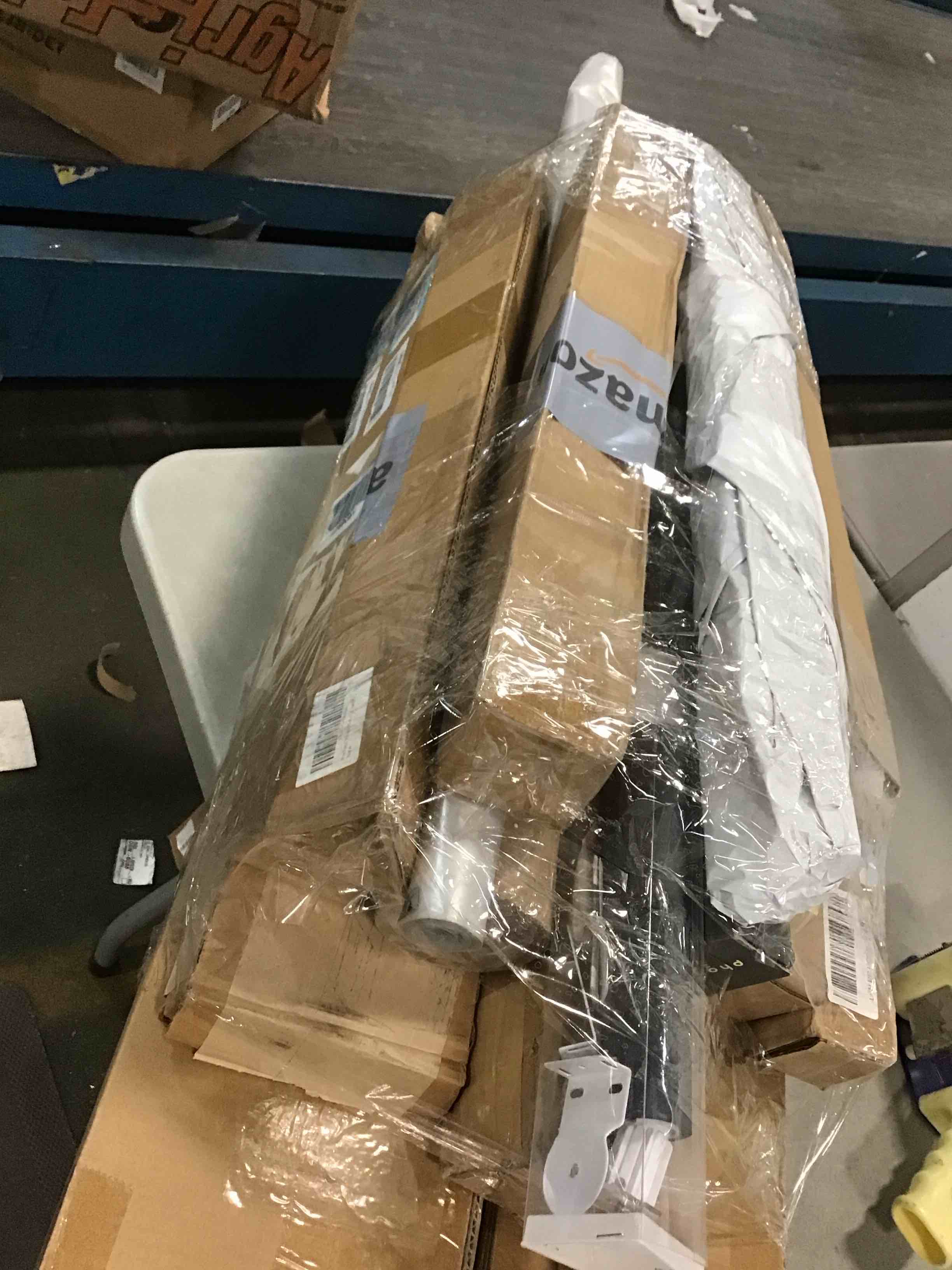 Assorted of  Products for the Maintenance or Decoration of the Home (it can include a variety of sizes and models)