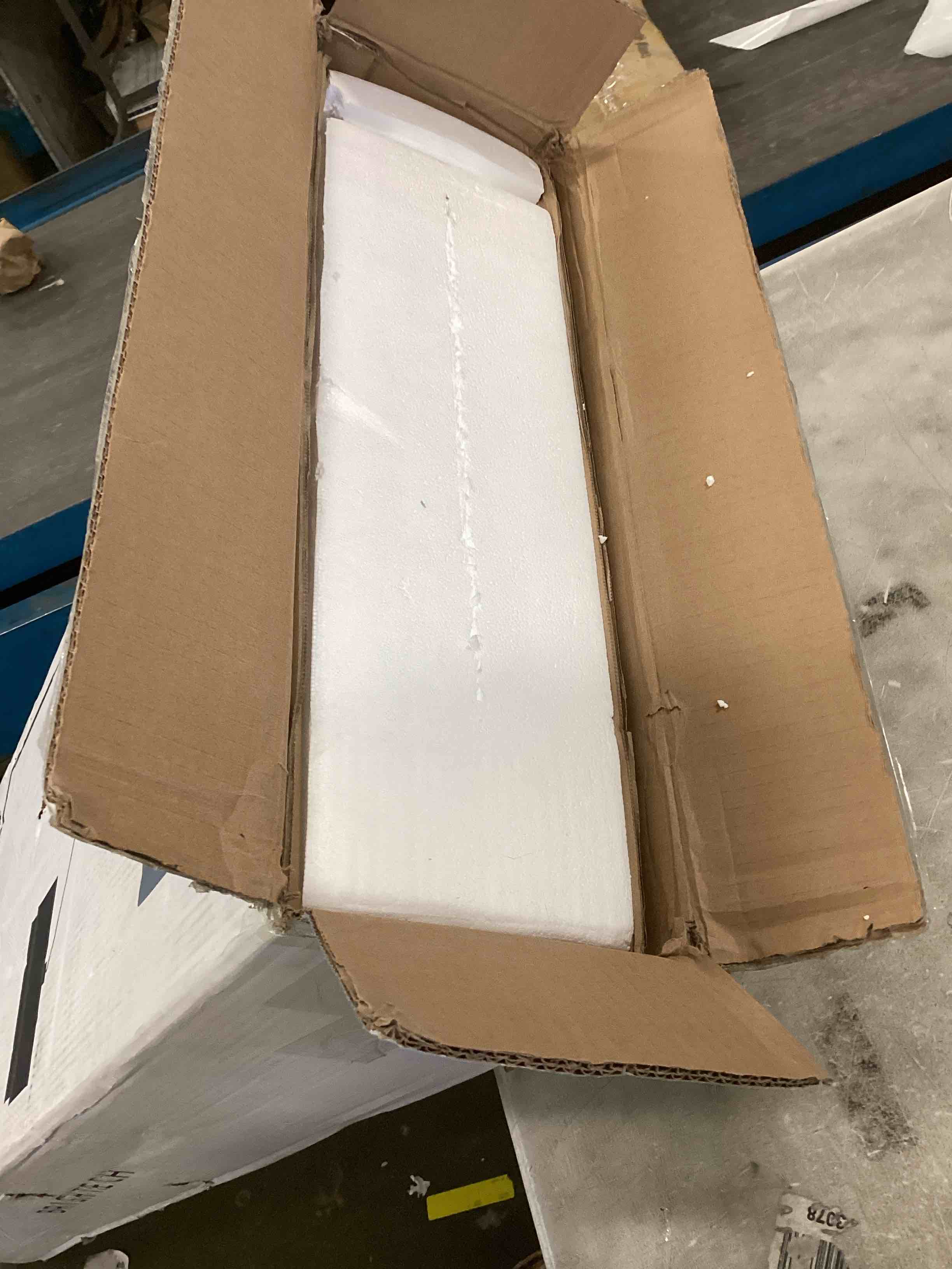 https://s3.amazonaws.com/lotting-images-prod/bidfta/YEL6156861_1714507656546.jpeg