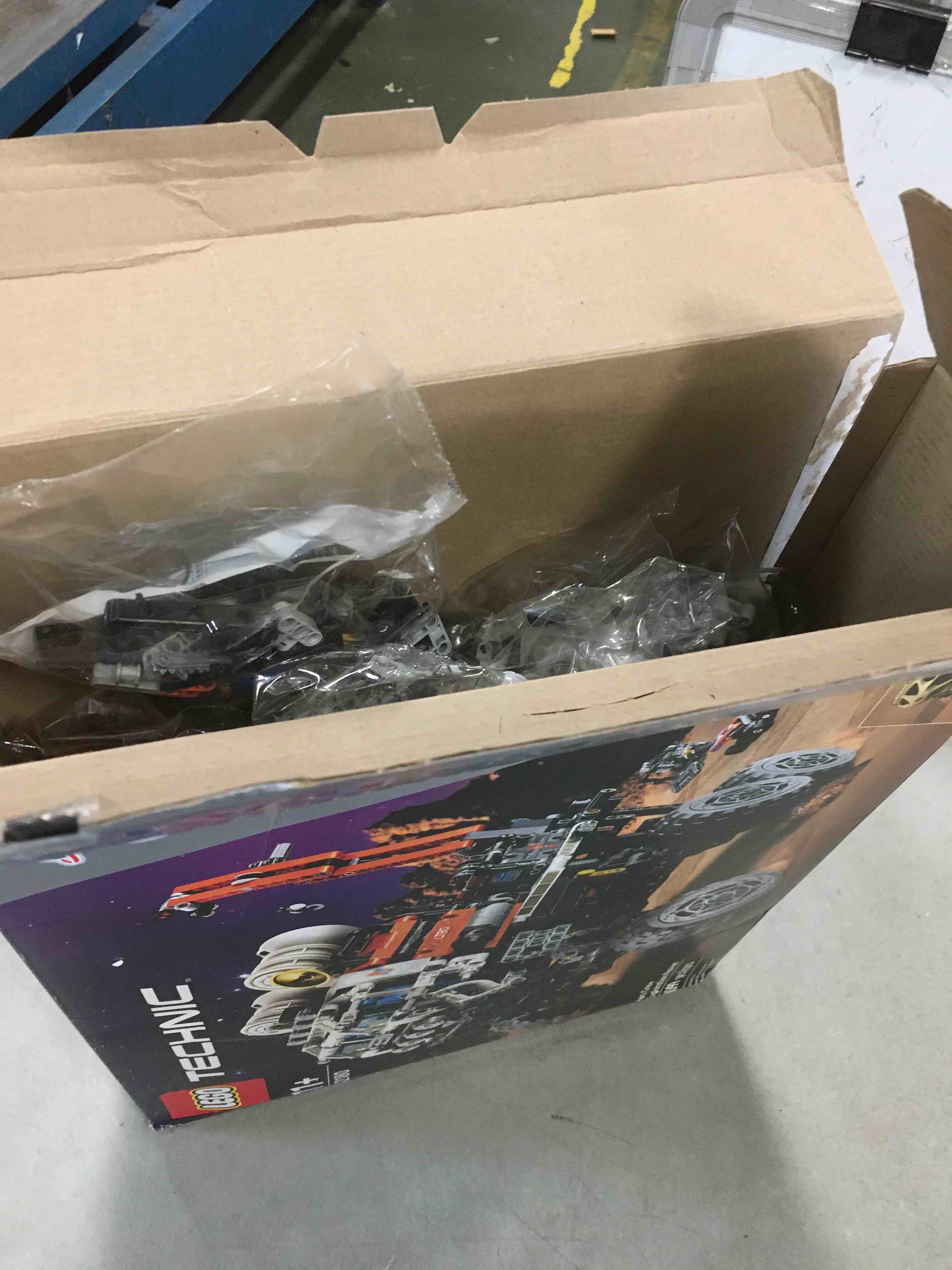 https://s3.amazonaws.com/lotting-images-prod/bidfta/YEL6158320_1714505671400.jpeg