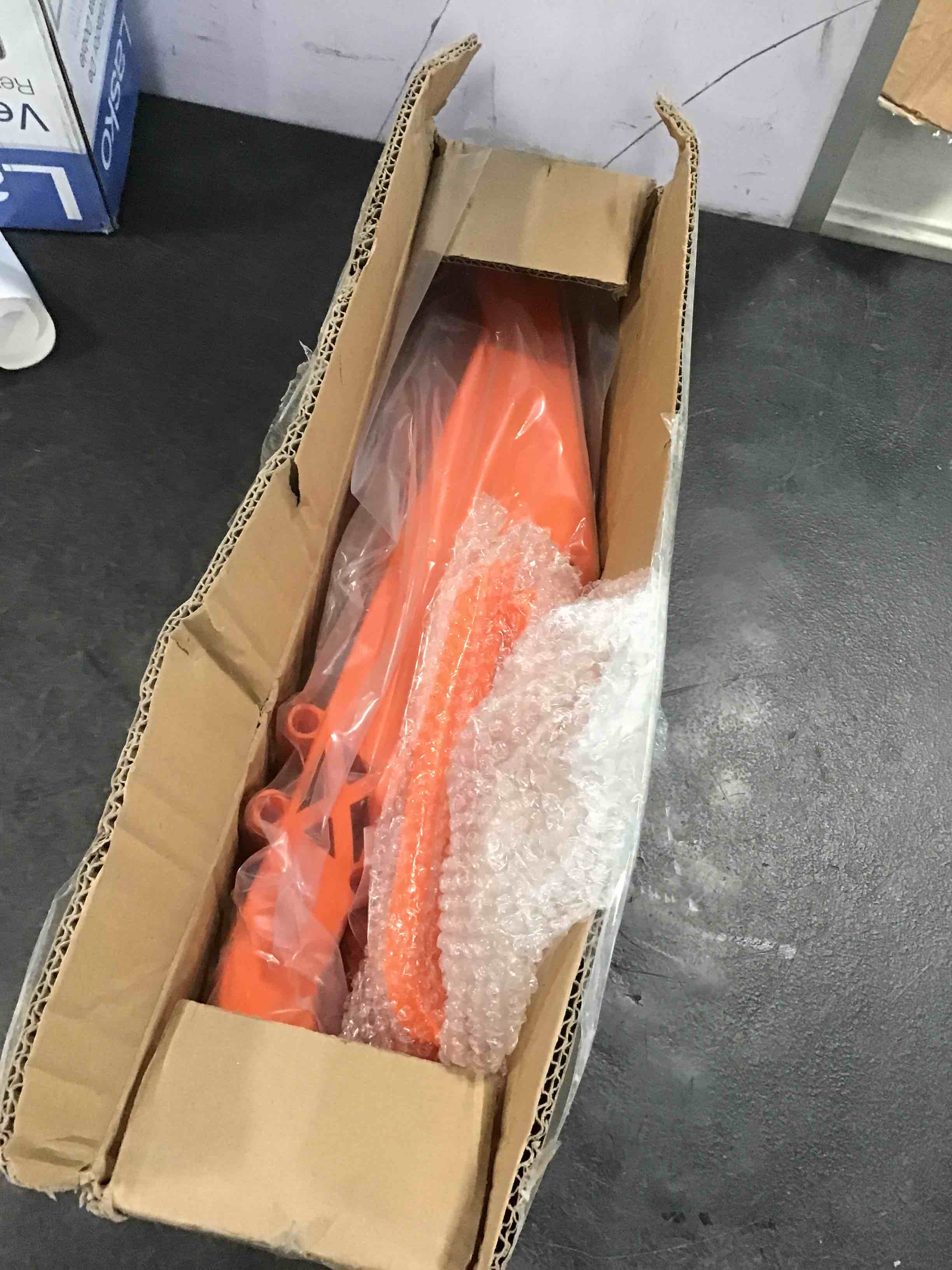 https://s3.amazonaws.com/lotting-images-prod/bidfta/YEL6158514_1714579612317.jpeg