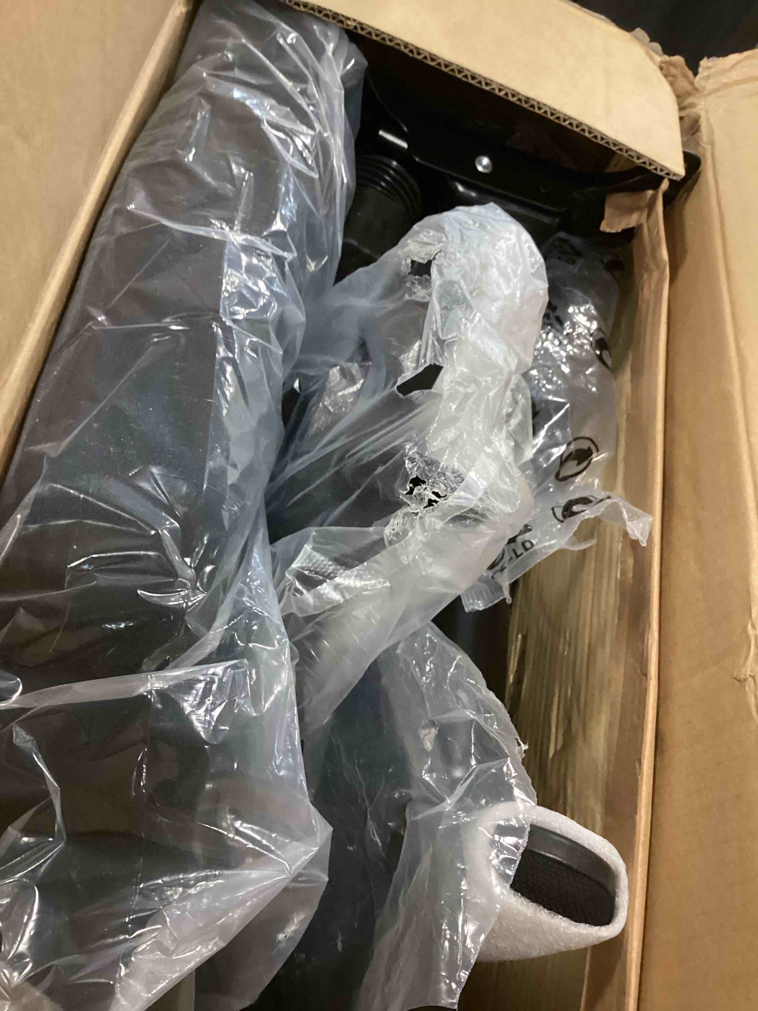 https://s3.amazonaws.com/lotting-images-prod/bidfta/YEL6160340_1714747543277.jpeg