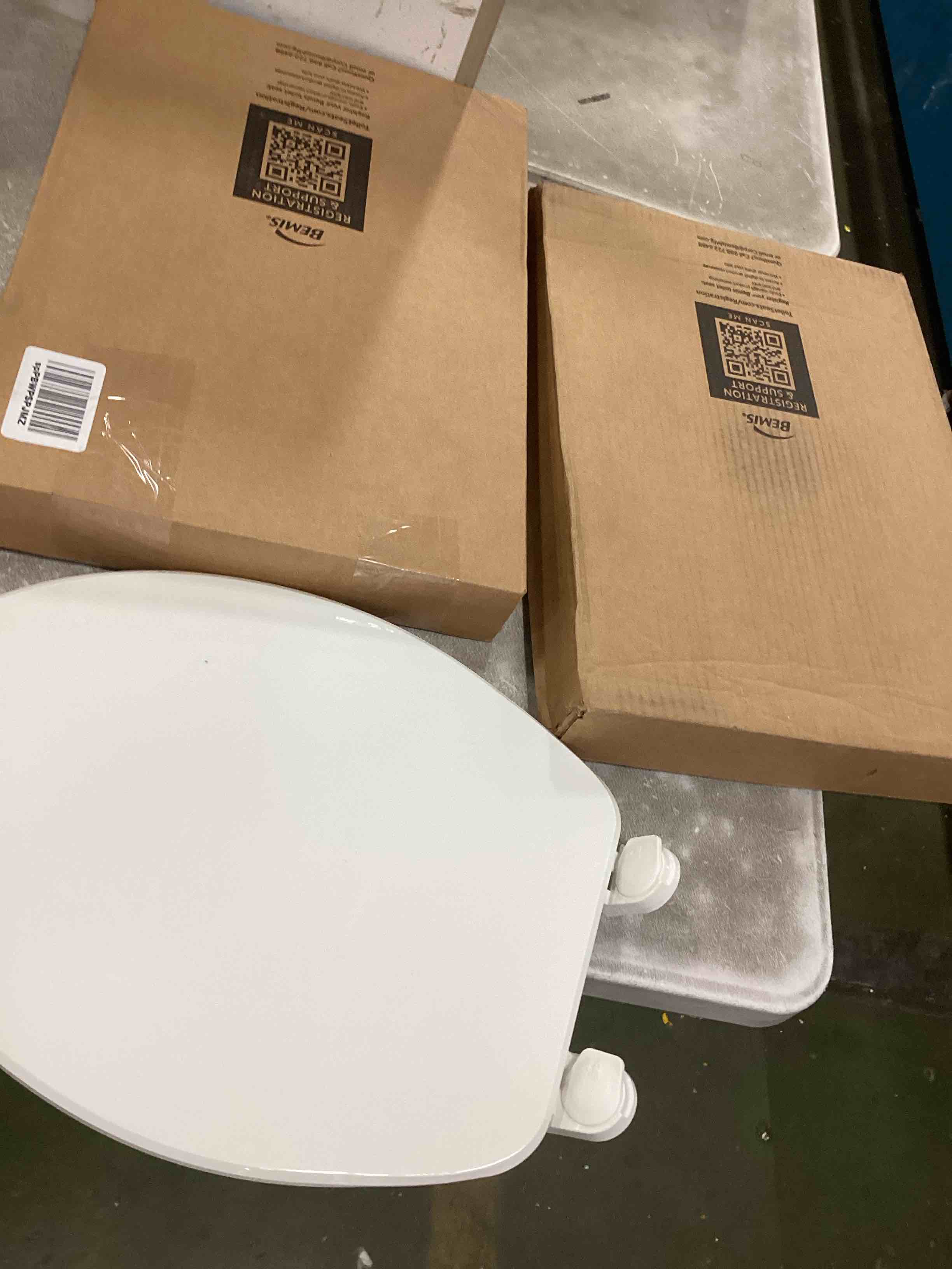 Assortment of Round Bowl Seats, fits all round toilets, different styles and different sizes, from different brands,