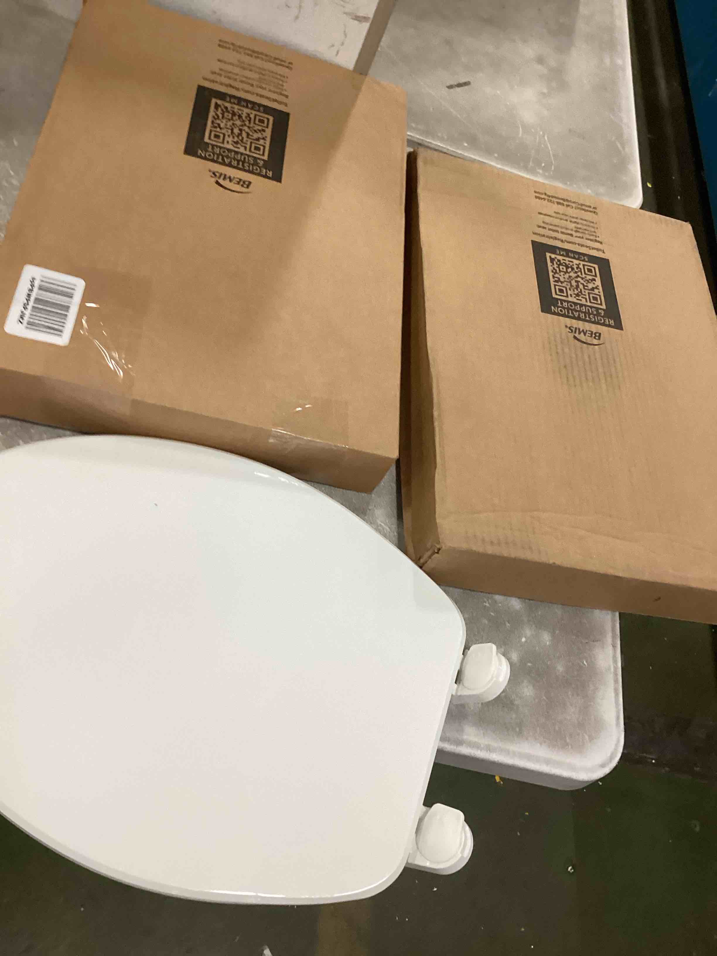 https://s3.amazonaws.com/lotting-images-prod/bidfta/YEL6160451_1714762326132.jpeg