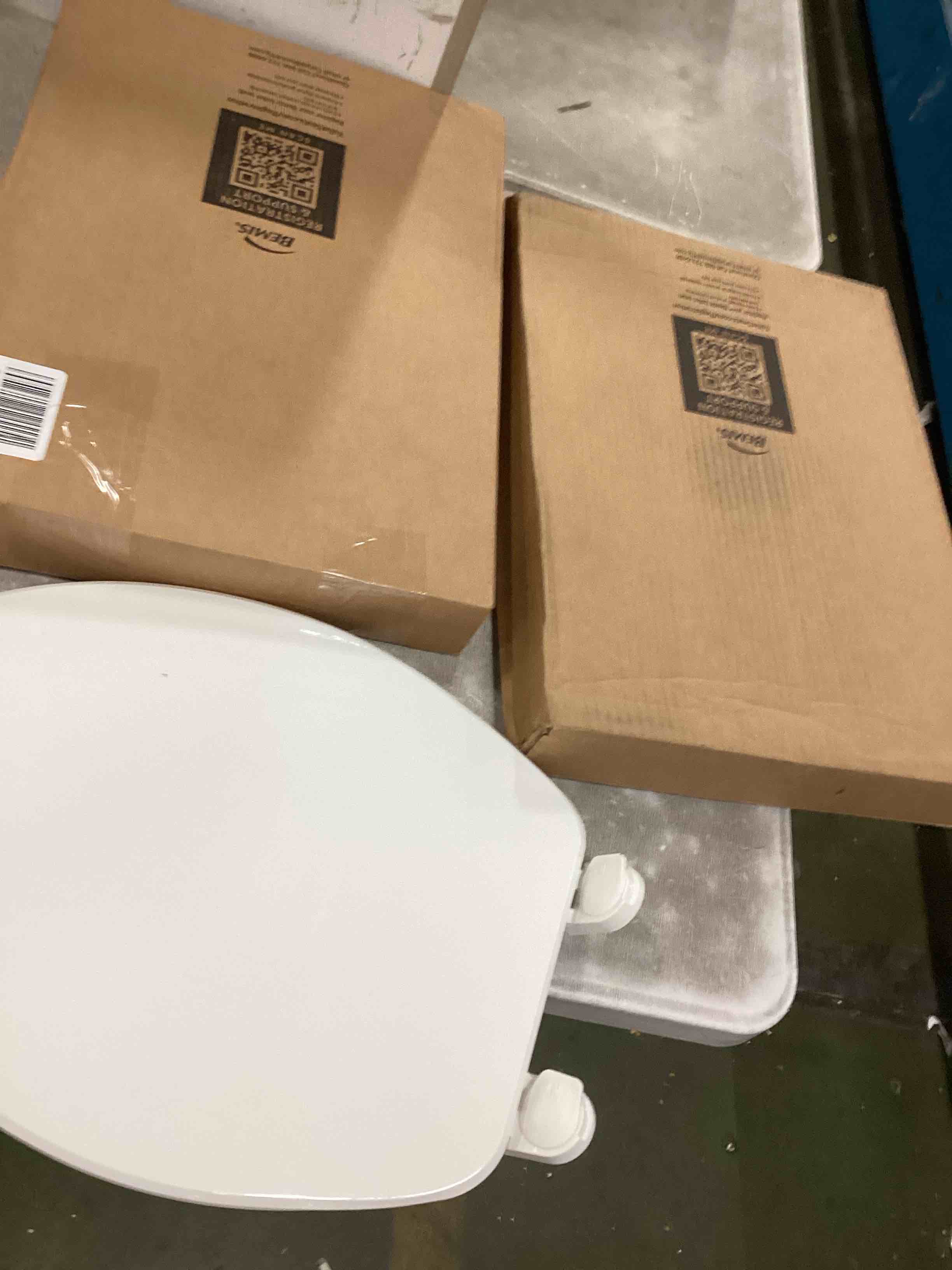 https://s3.amazonaws.com/lotting-images-prod/bidfta/YEL6160451_1714762327077.jpeg