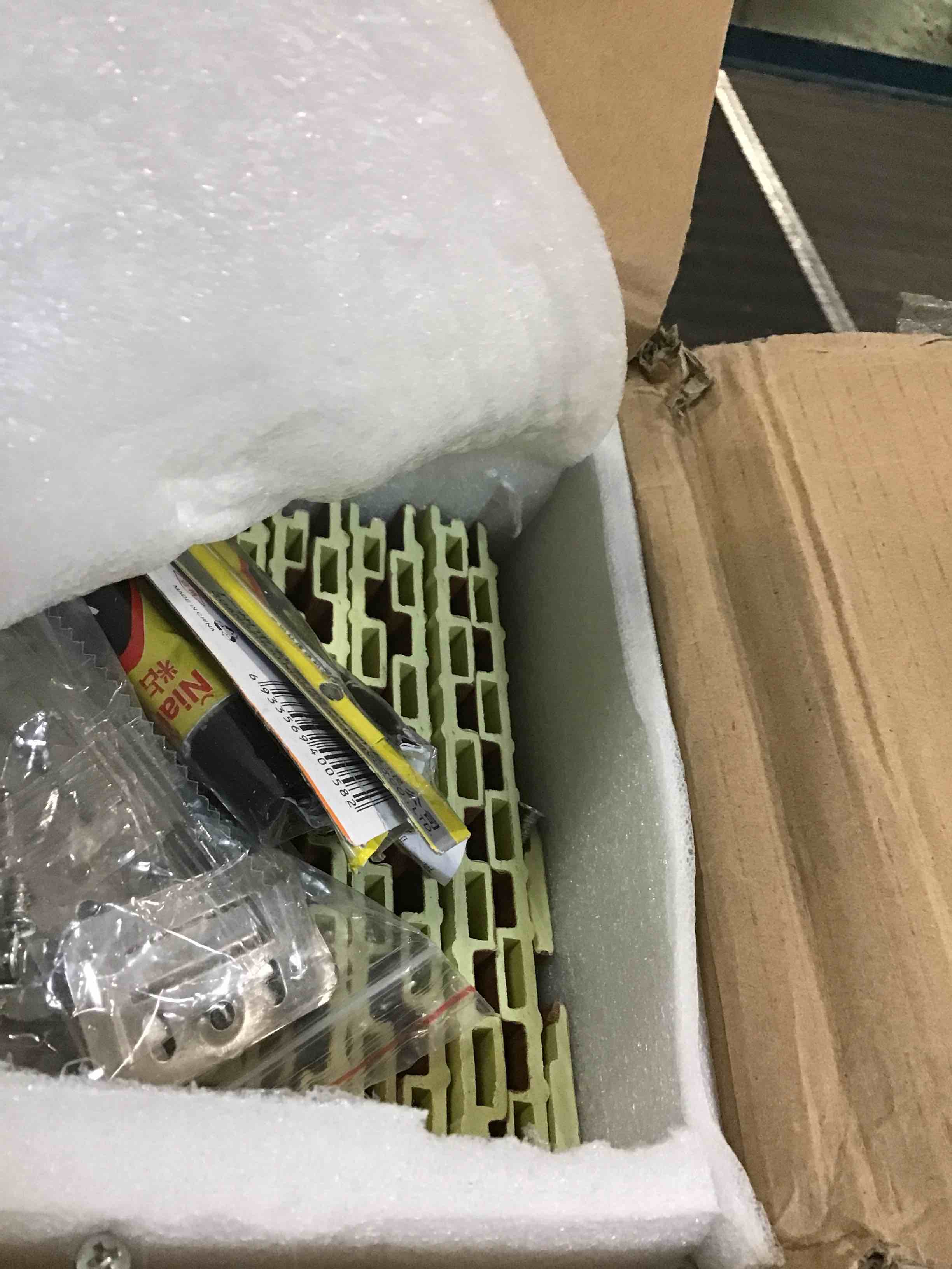 https://s3.amazonaws.com/lotting-images-prod/bidfta/YEL6161199_1715081180785.jpeg